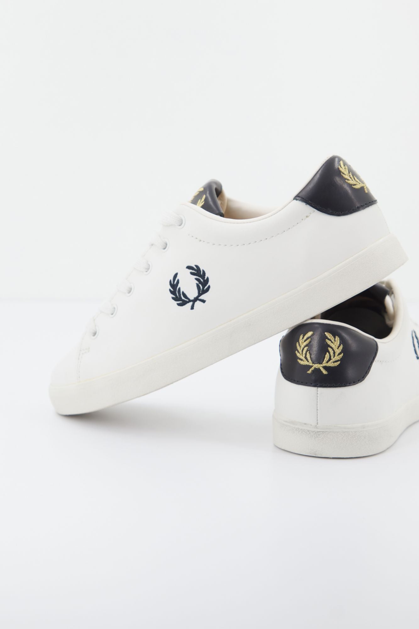 FRED PERRY LOTTIE LEATHER en color BLANCO (4)