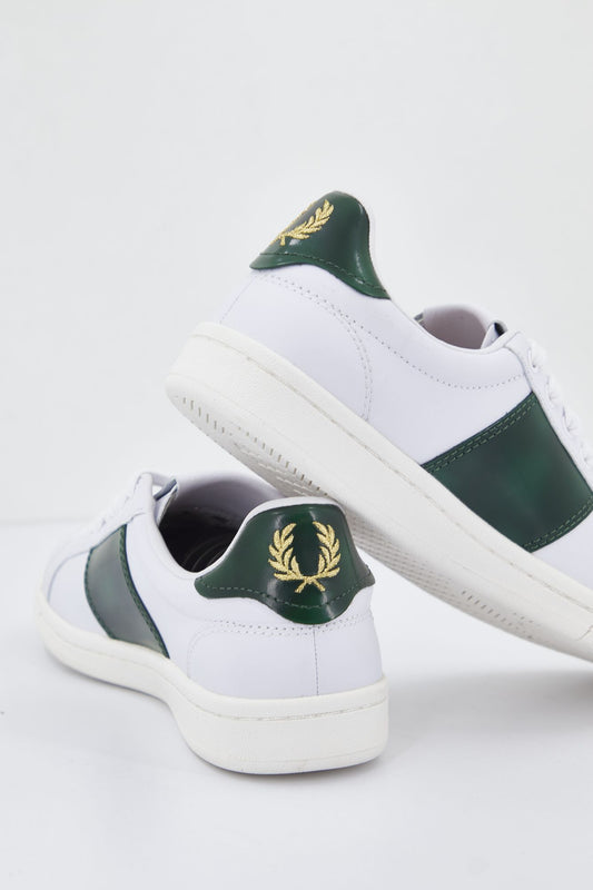 FRED PERRY  B721 LEATHER en color BLANCO (2)