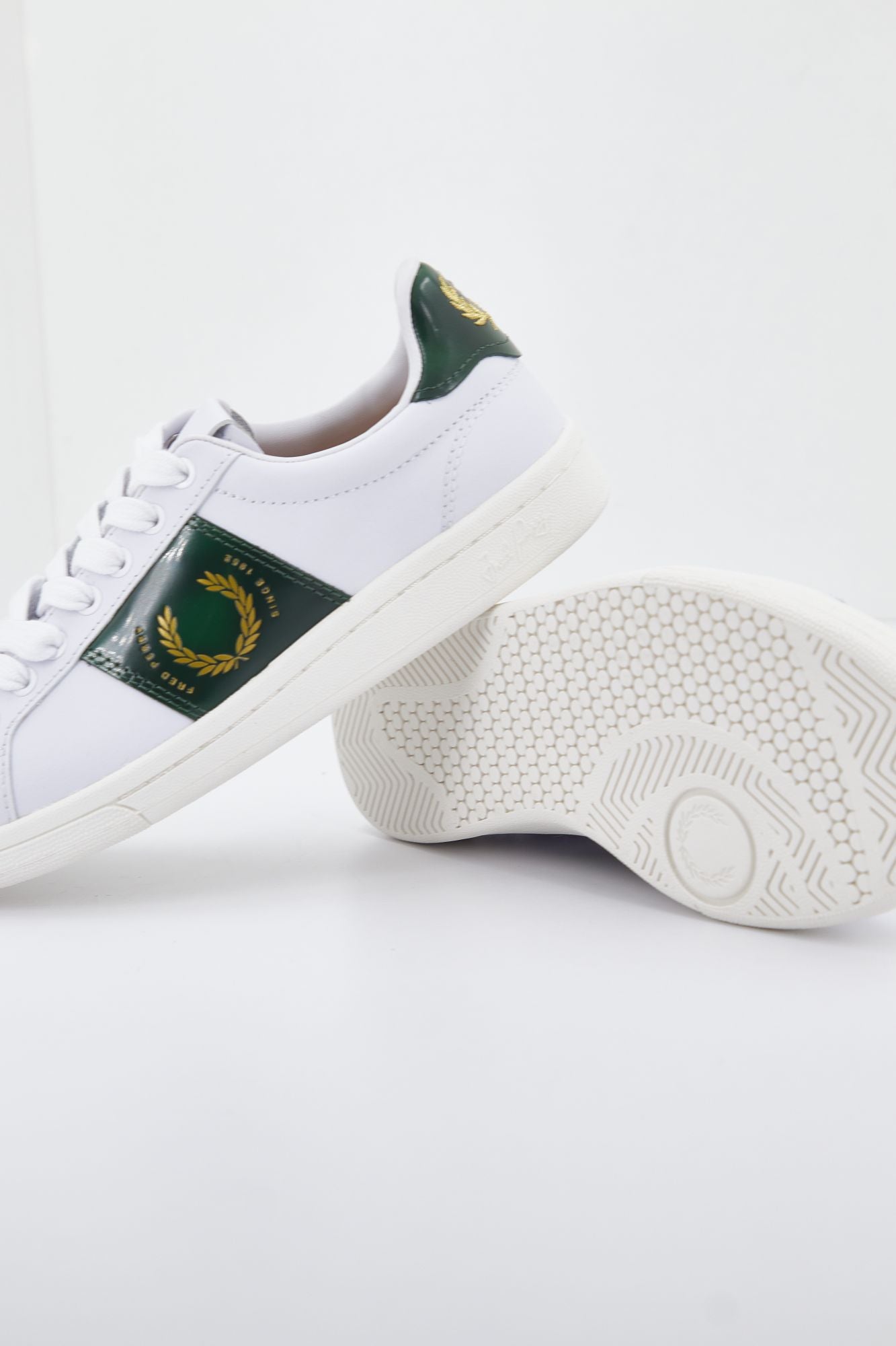 FRED PERRY  B721 LEATHER en color BLANCO (4)