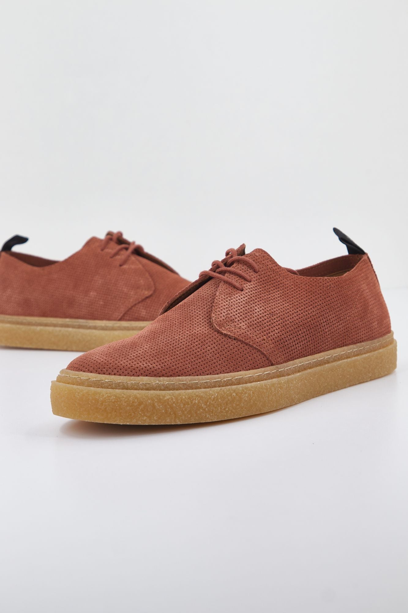 FRED PERRY LINDEN PIQUE EMB.SUE en color BURDEOS (1)