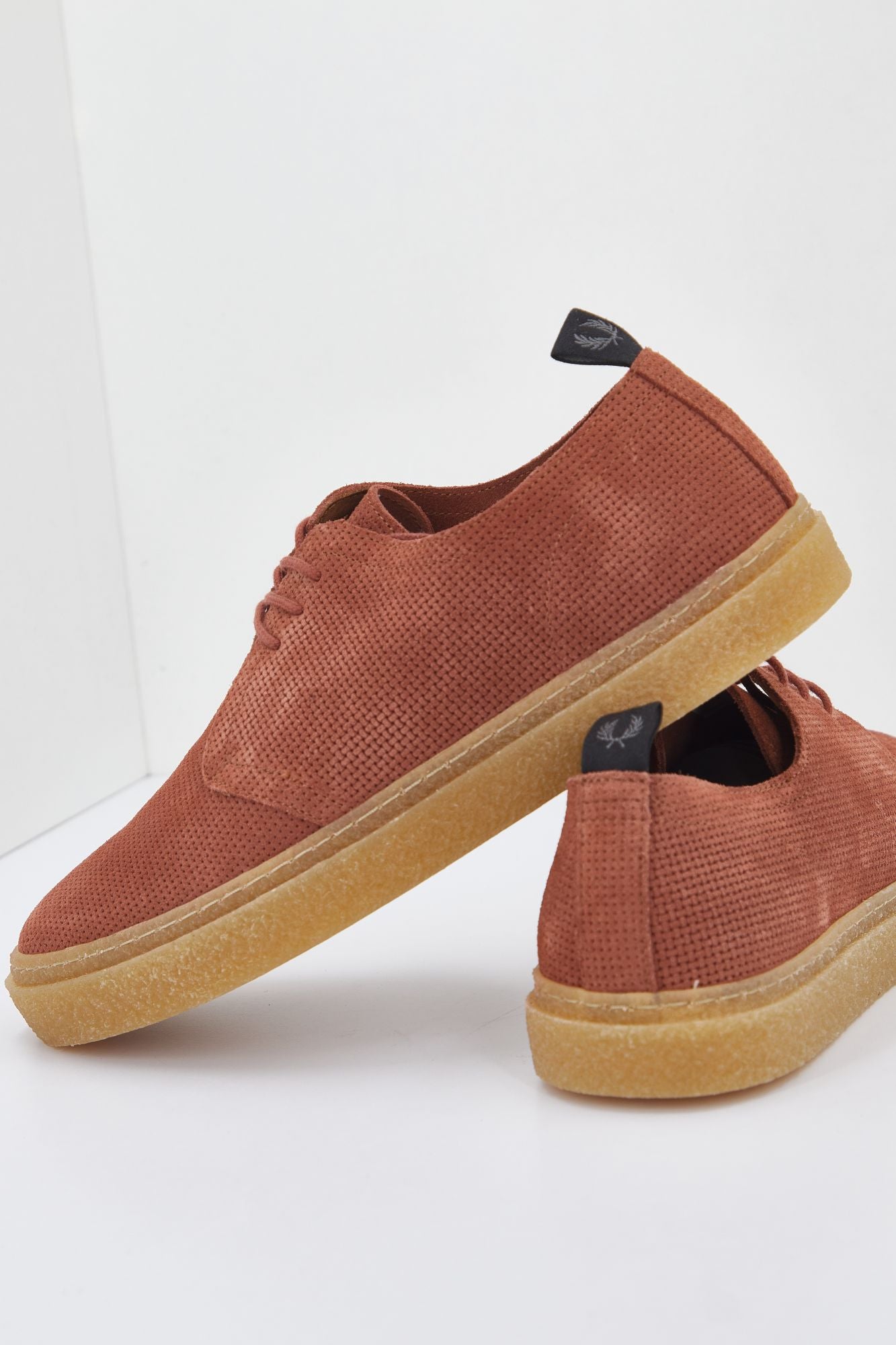 FRED PERRY LINDEN PIQUE EMB.SUE en color BURDEOS (2)