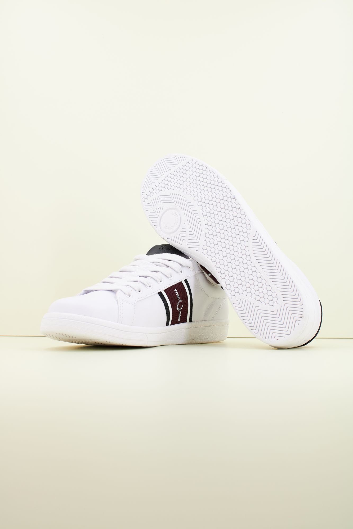 FRED PERRY B721 LEATHER en color BLANCO (4)
