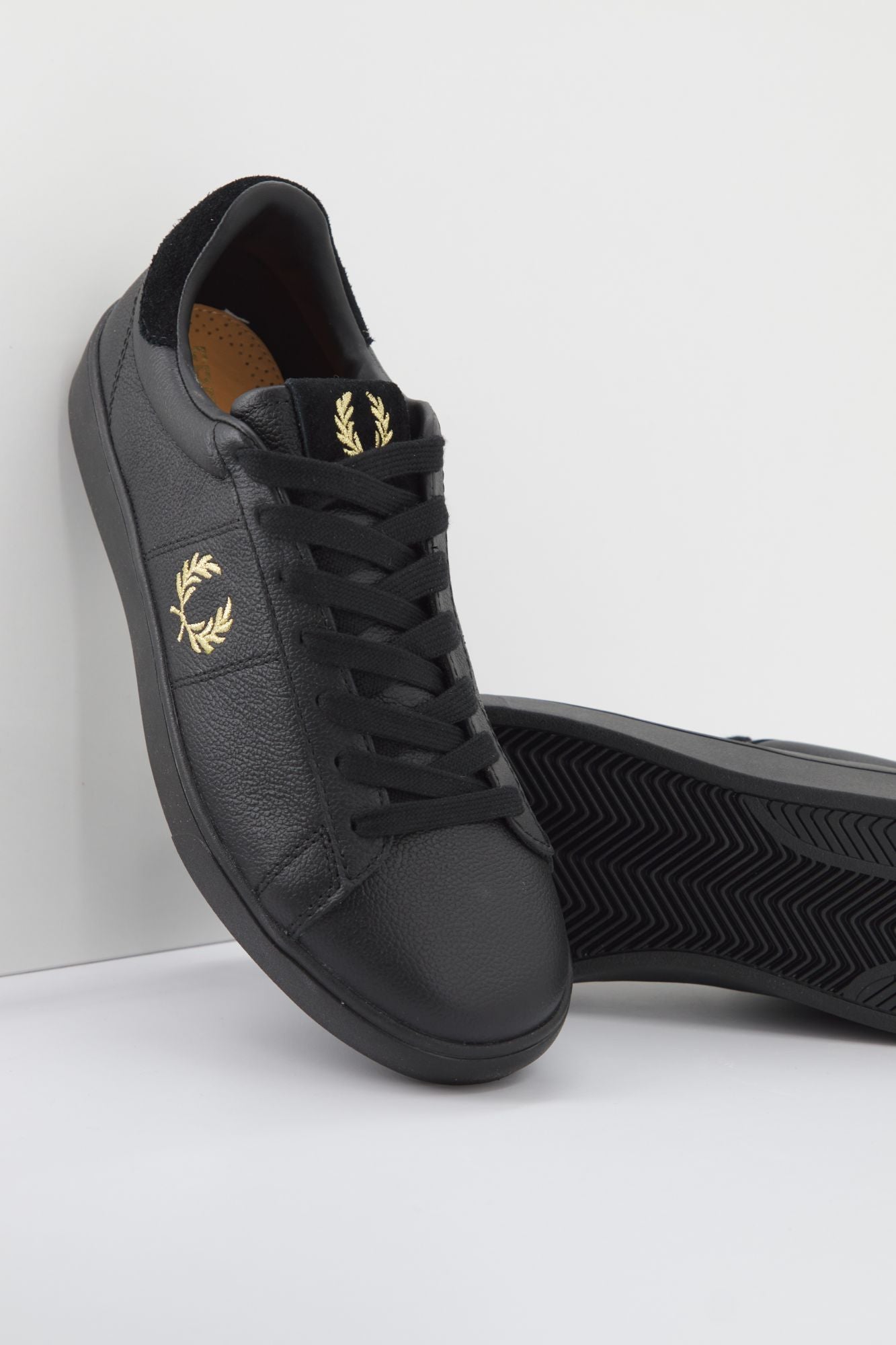 FRED PERRY SPENCER TUMBLED LTH en color NEGRO (3)