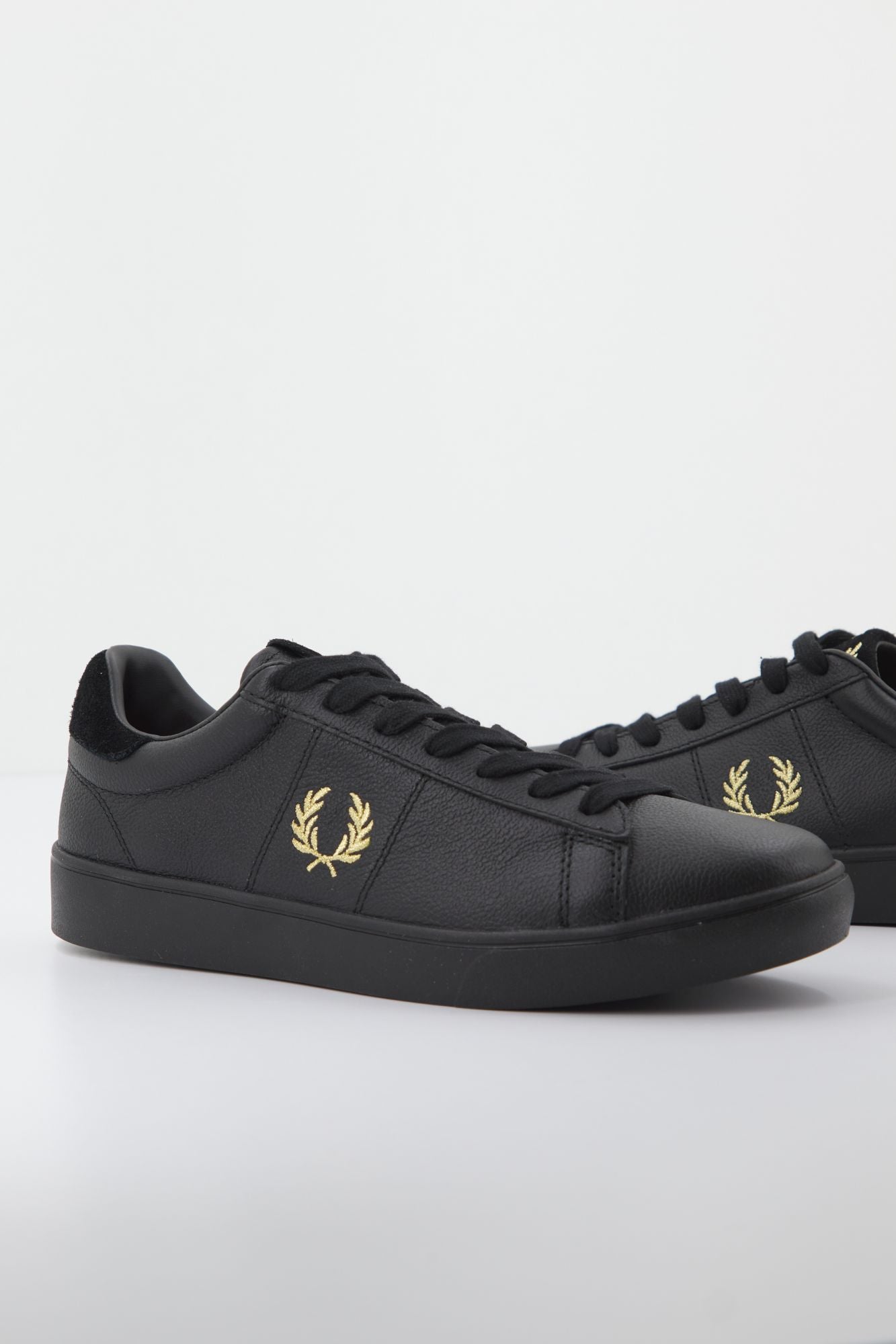 FRED PERRY SPENCER TUMBLED LTH en color NEGRO (4)