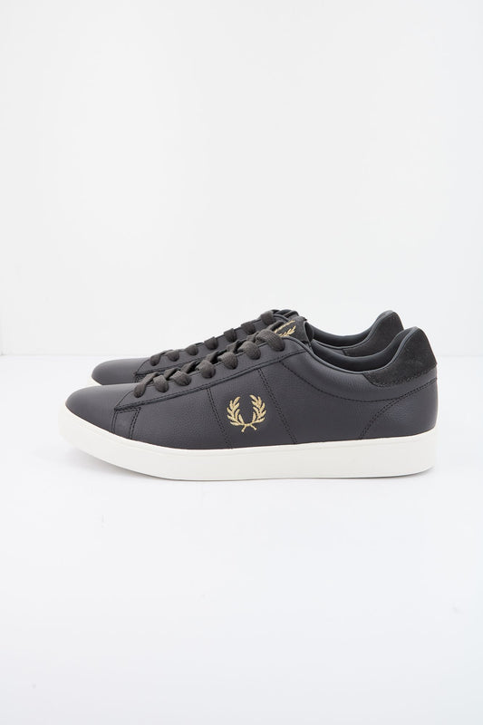 FRED PERRY SPENCER TUMBLED LTH en color GRIS (1)