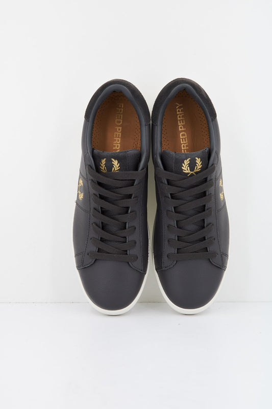 FRED PERRY SPENCER TUMBLED LTH en color GRIS (2)