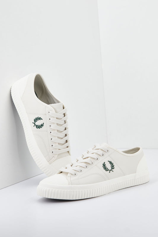 FRED PERRY  HUGHES LOW LEATHER en color BLANCO (1)