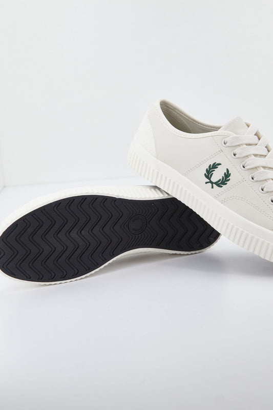 FRED PERRY  HUGHES LOW LEATHER en color BLANCO (2)