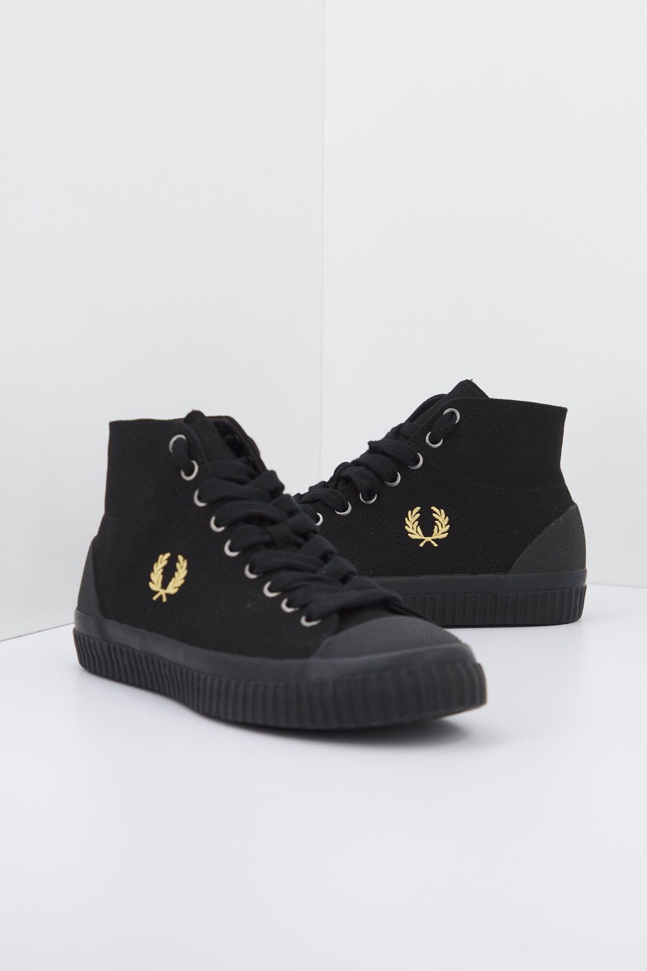 FRED PERRY B8110 en color NEGRO (1)