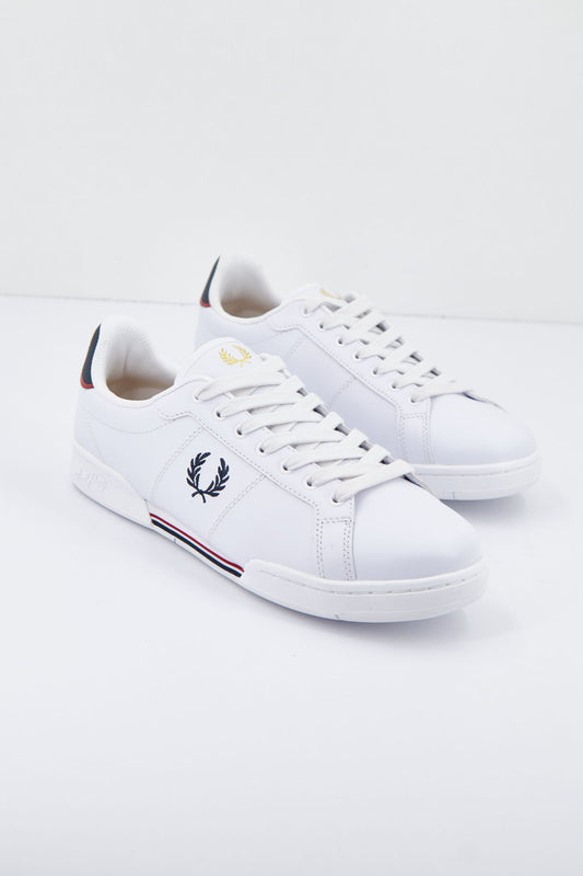 FRED PERRY  B722 LEATHER en color BLANCO (1)