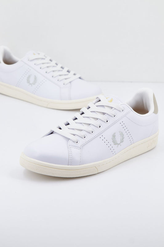 FRED PERRY  B721 LEATHER en color BLANCO (1)