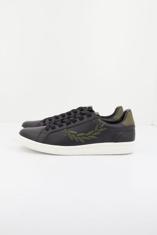FRED PERRY LEATHER/BRANDED en color NEGRO (1)