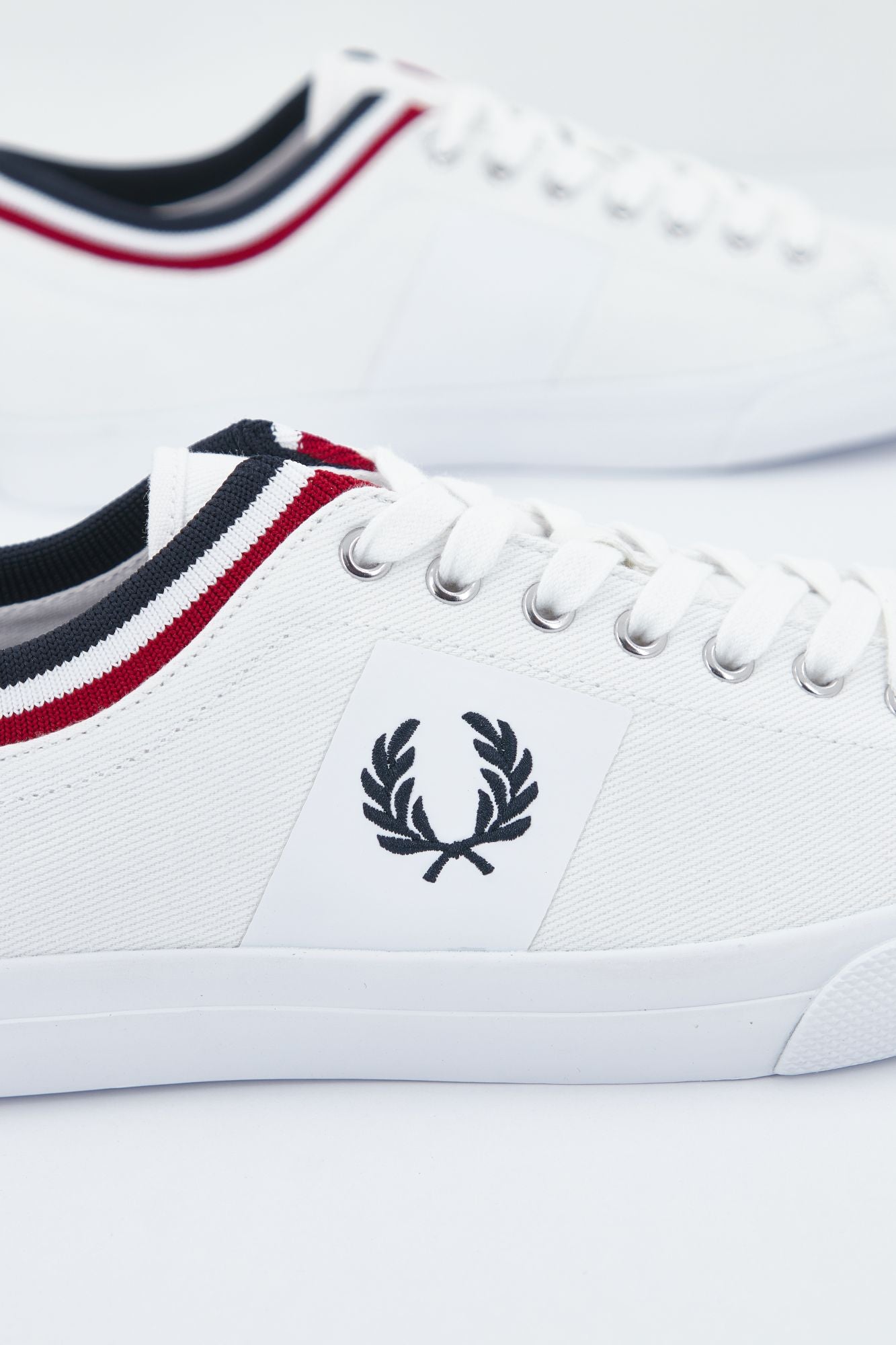 FRED PERRY UNDERSPIN TIPPED CT en color BLANCO (4)