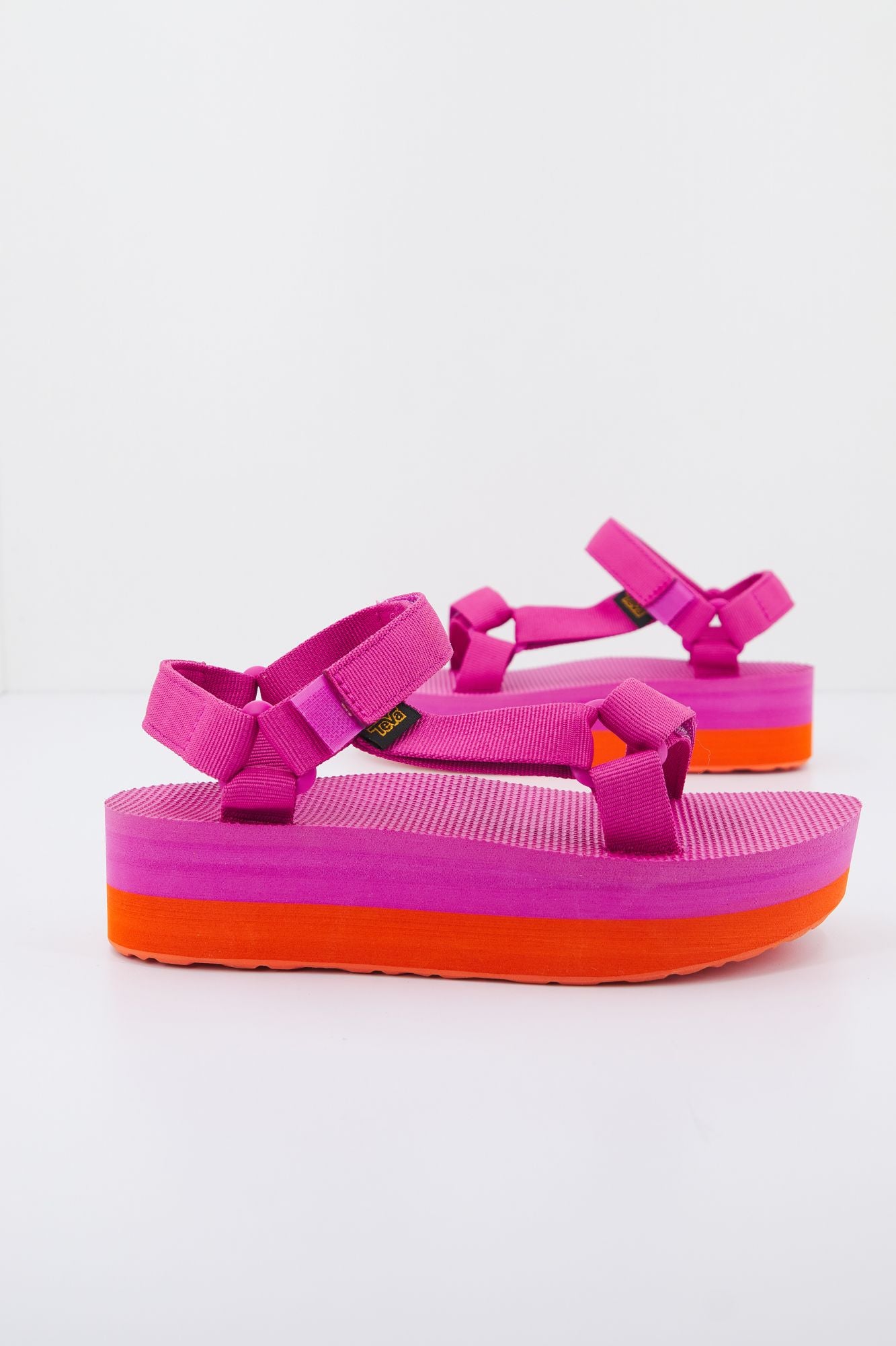 TEVA  W FLATFORM UNIVERS en color ROSA (1)