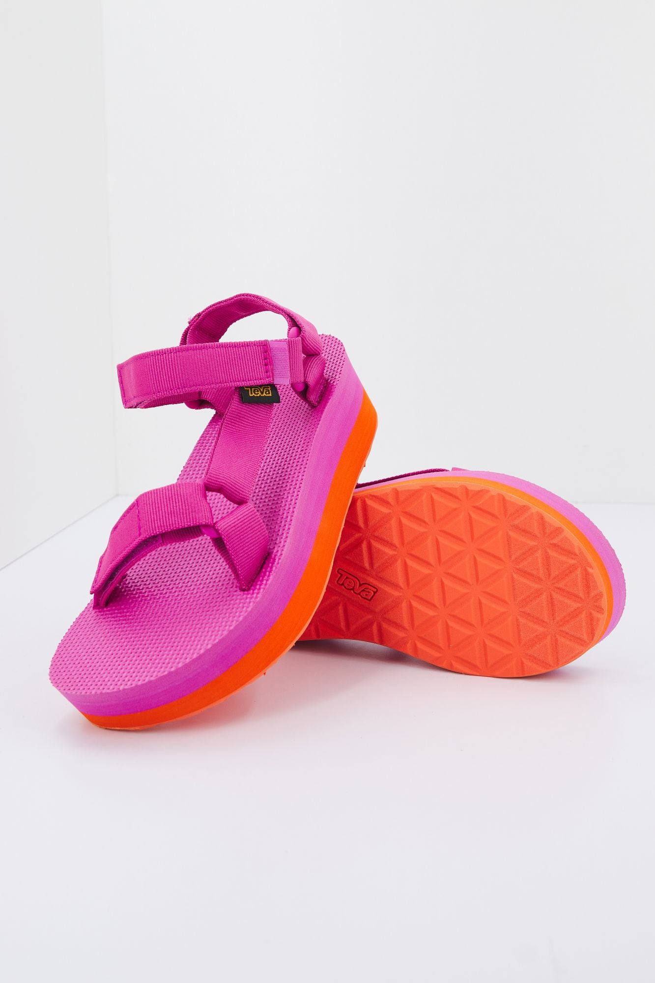 TEVA  W FLATFORM UNIVERS en color ROSA (2)
