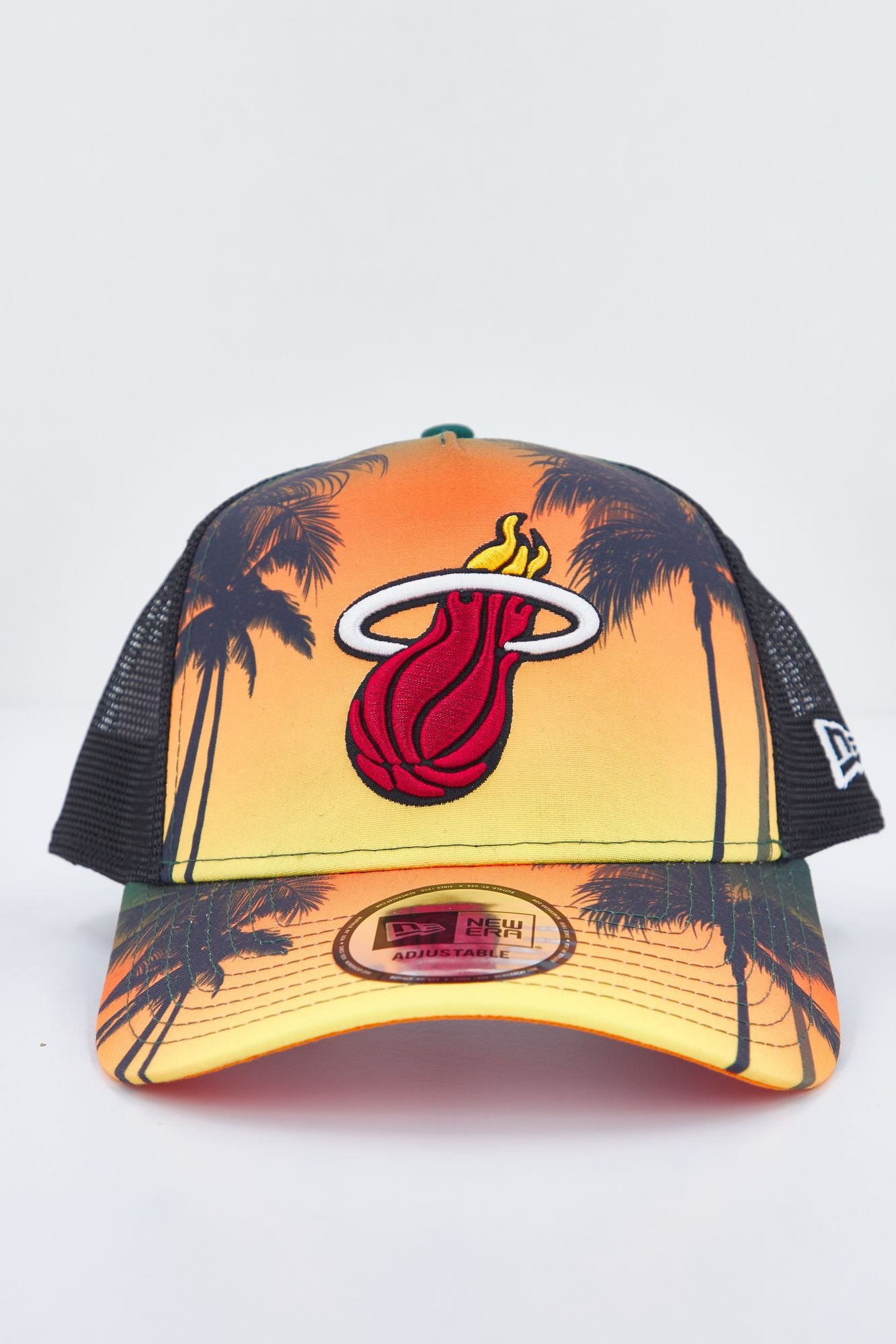 NEW ERA SUMMER CITY TRUCKER MIAHEA en color NEGRO (1)