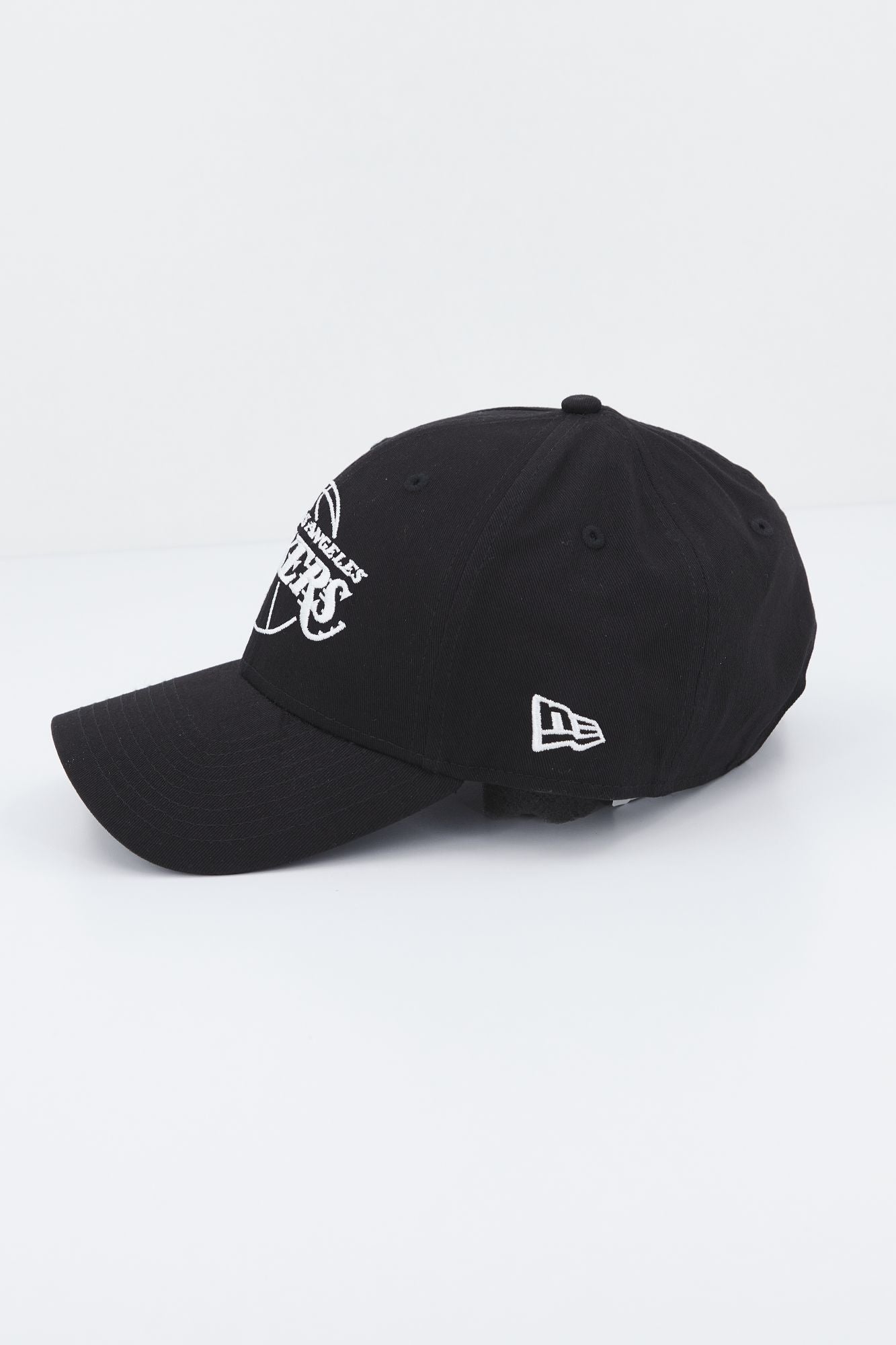 NEW ERA NBA ESSENTIAL OUTLINE 940 en color NEGRO (2)