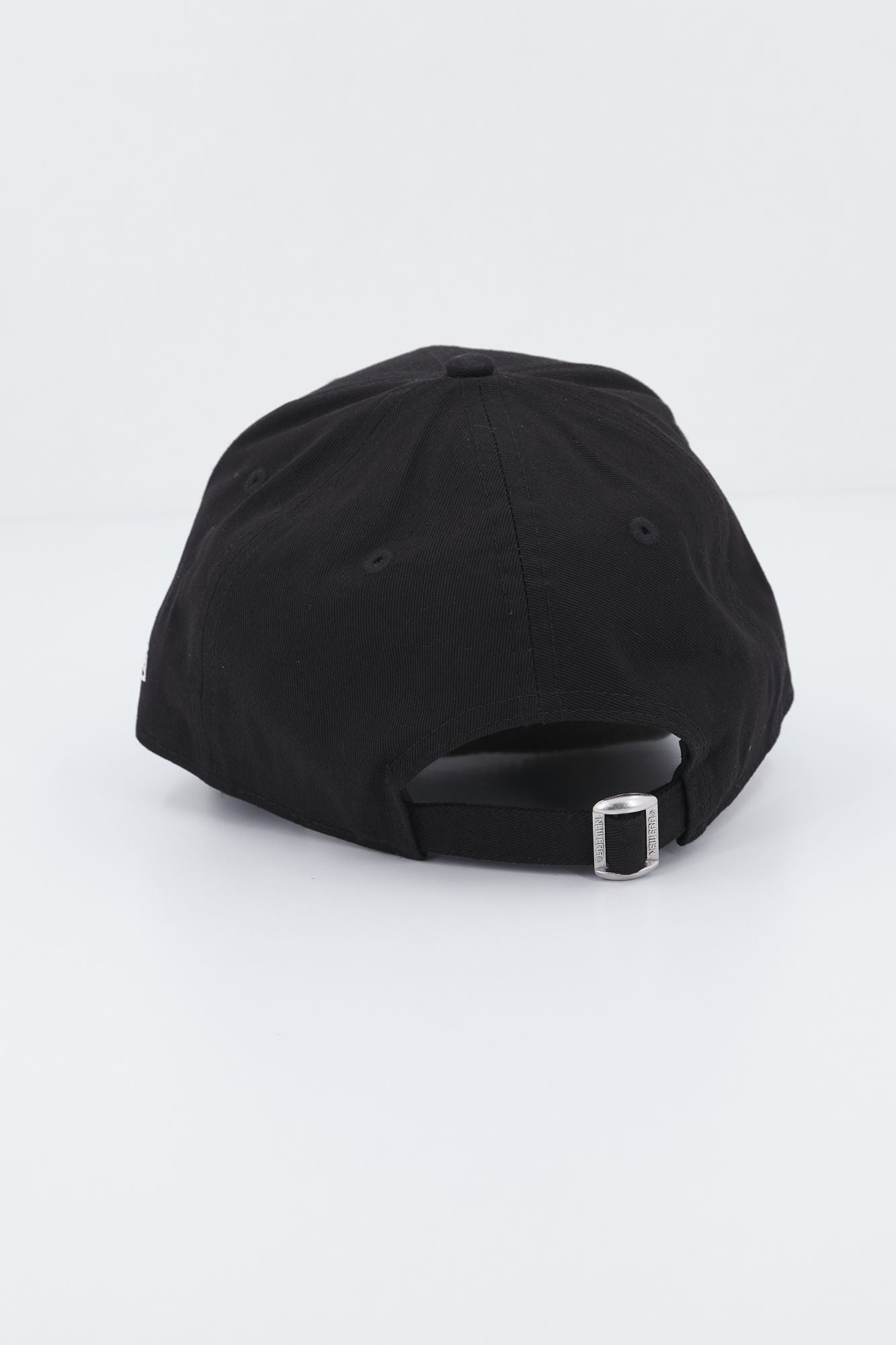 NEW ERA NBA ESSENTIAL OUTLINE 940 en color NEGRO (3)