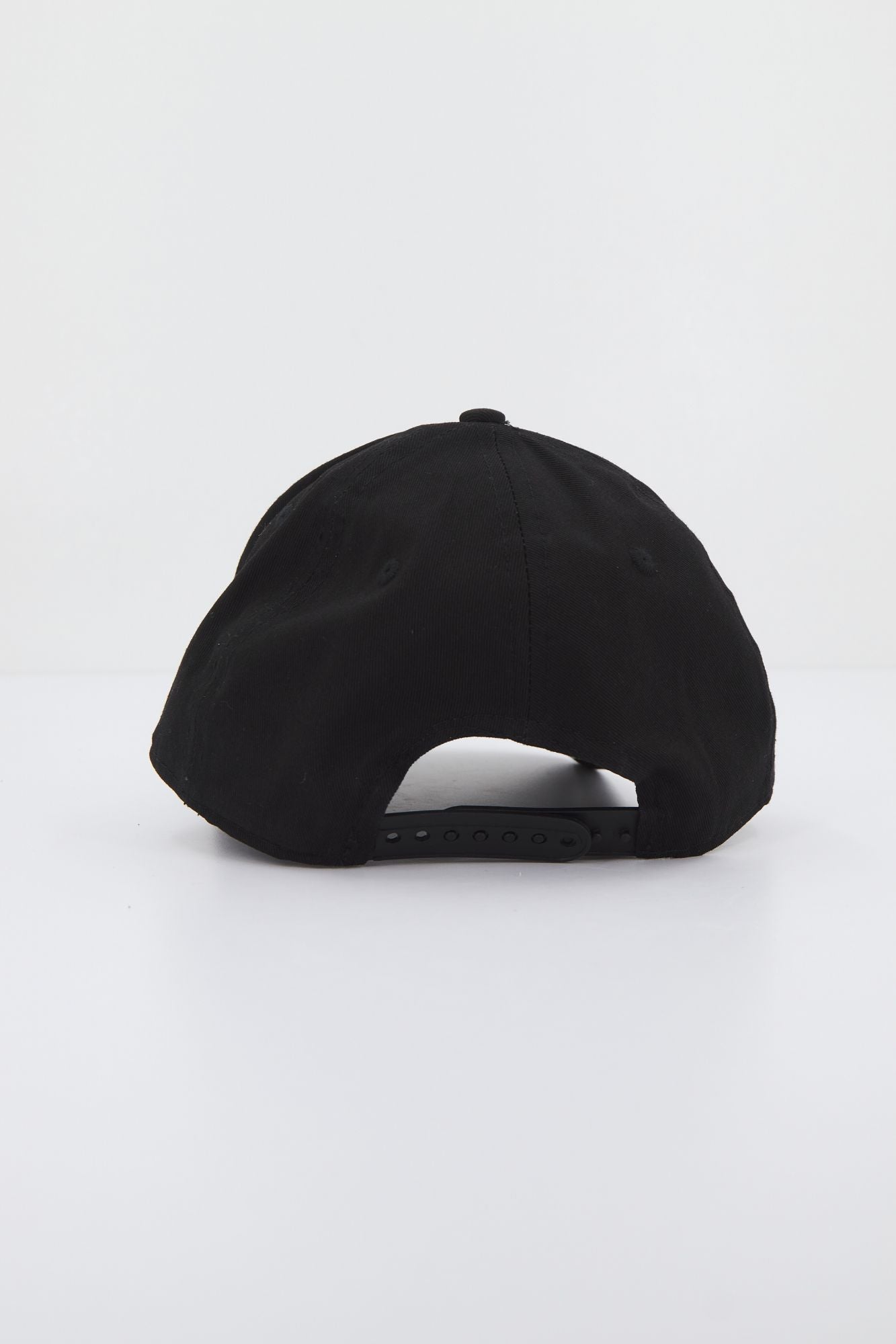 NEW ERA METALLIC POP 9FORTY LOSDOD en color NEGRO (3)