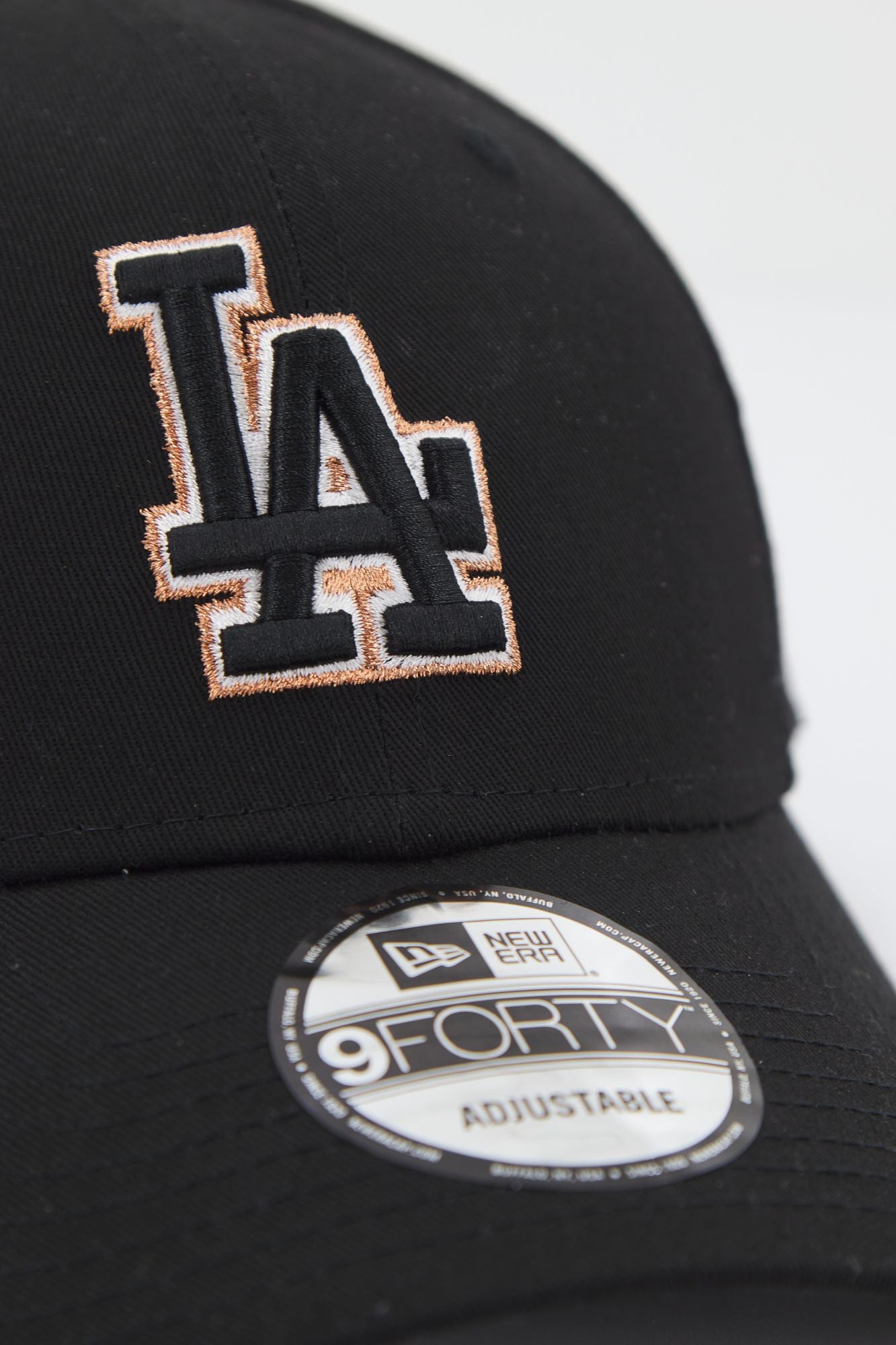 NEW ERA METALLIC POP 9FORTY LOSDOD en color NEGRO (4)