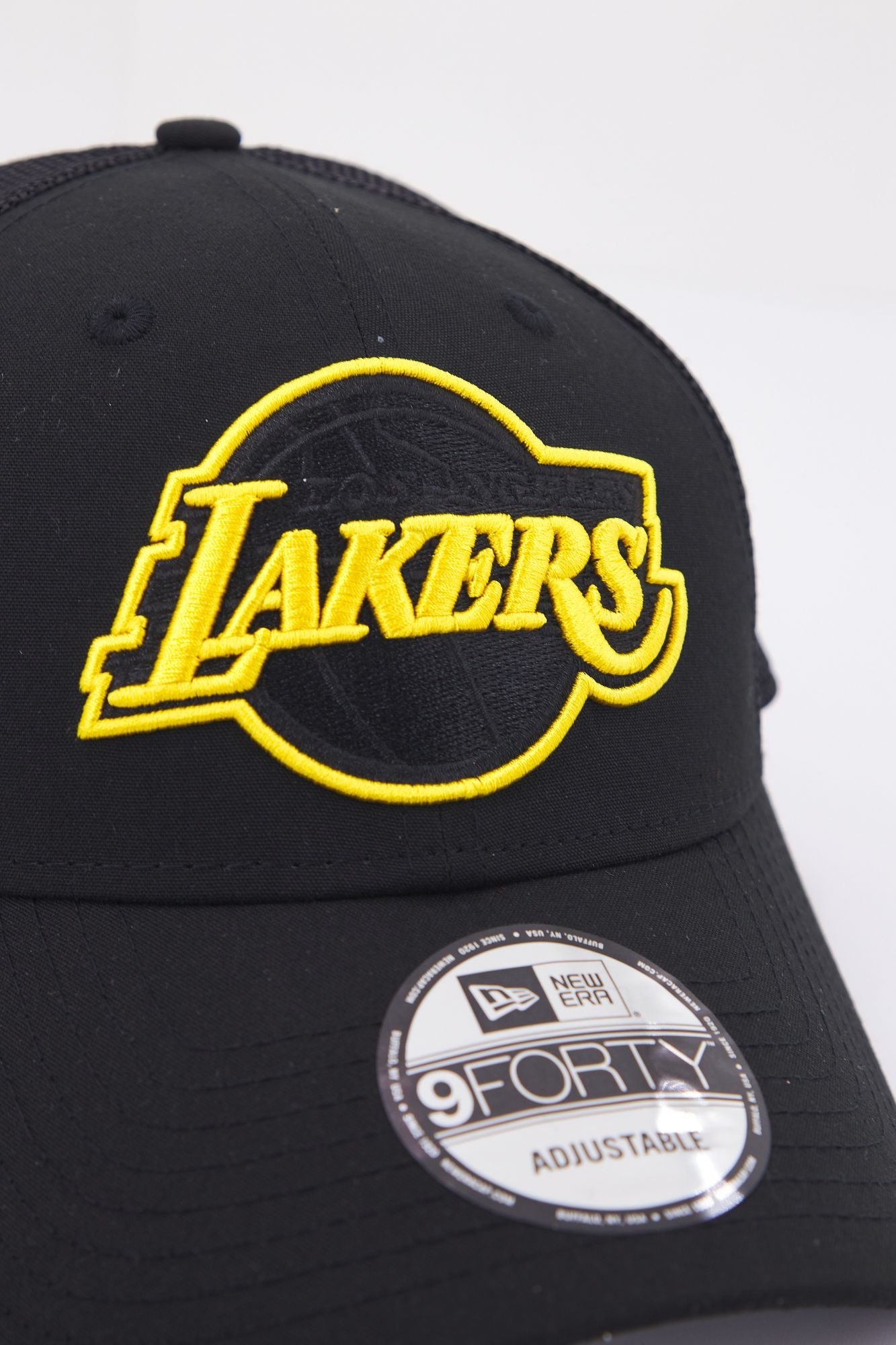 NEW ERA  HOME FIELD 9FORTY TRUCKER en color NEGRO (4)