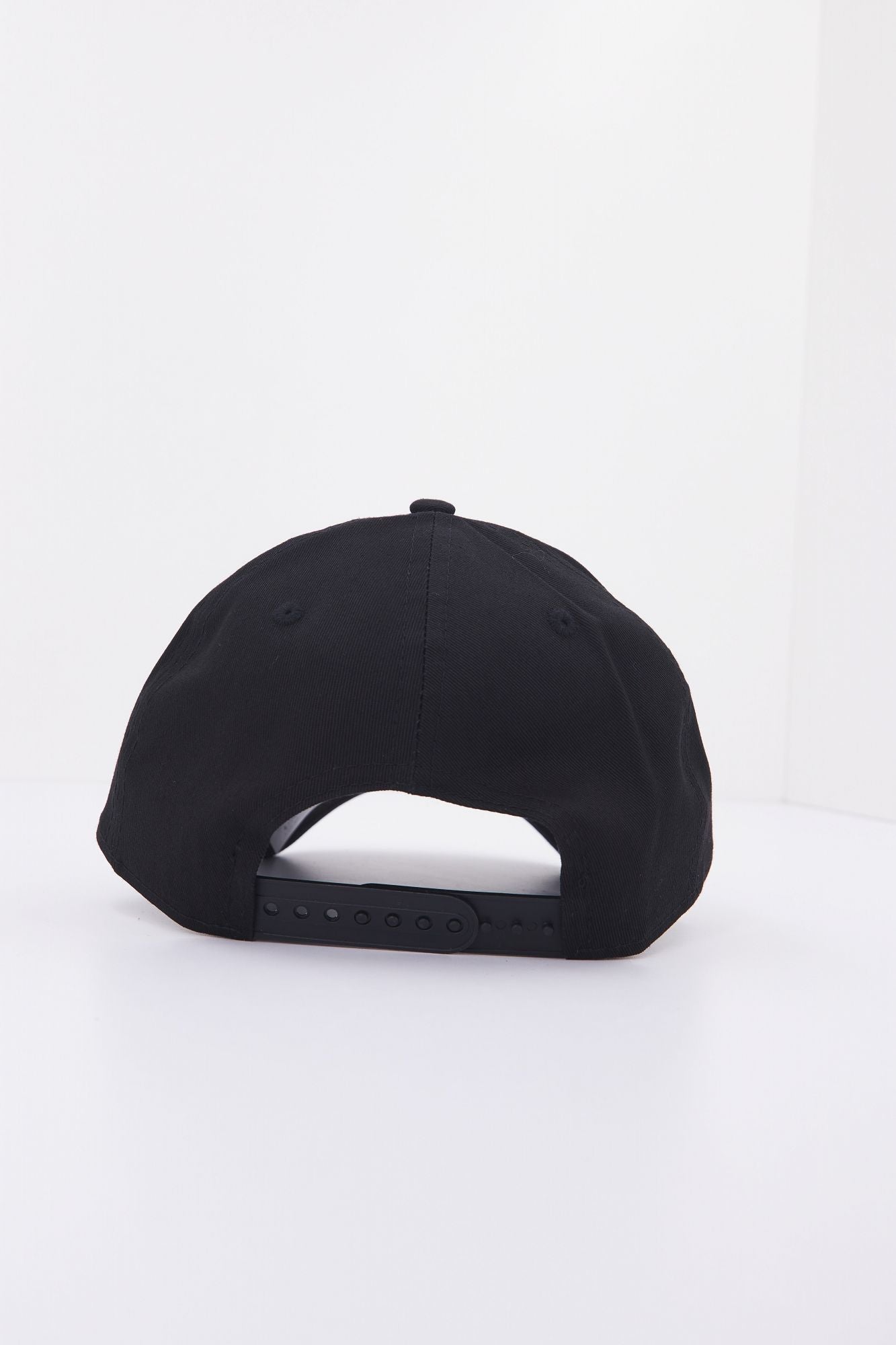 NEW ERA METALLIC POP 9FORTY CHIBUL en color NEGRO (3)