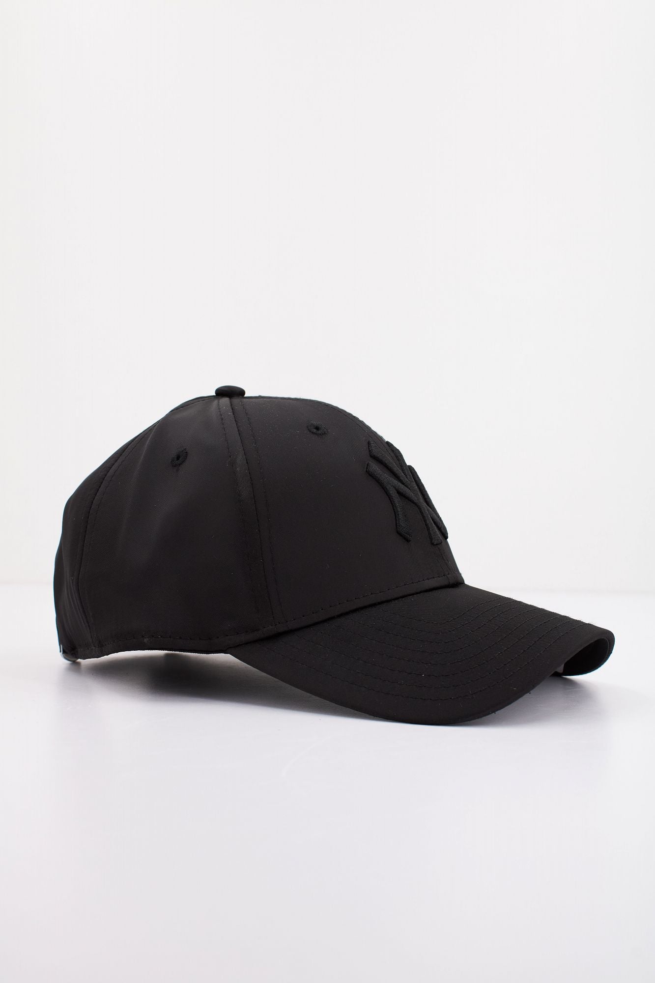 NEW ERA FEMALE SATIN 9FORTY en color NEGRO (2)