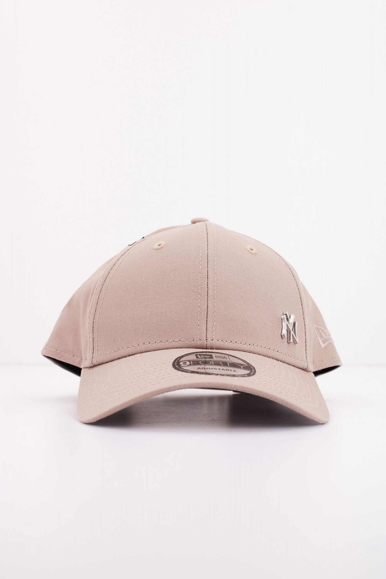 NEW ERA FLAWLESS 9FORTY NEYYAN en color MARRON (1)
