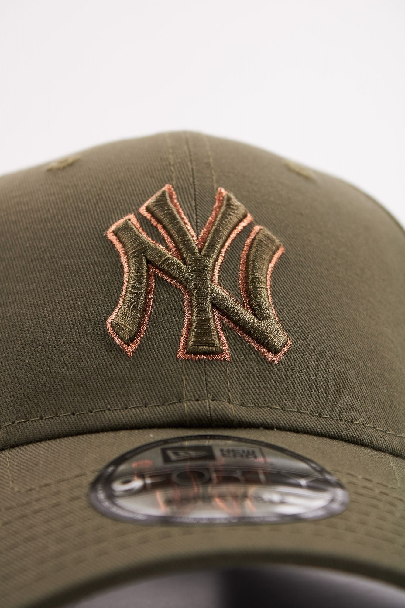 NEW ERA METALLIC OUTLINE 9FORTY en color VERDE (4)