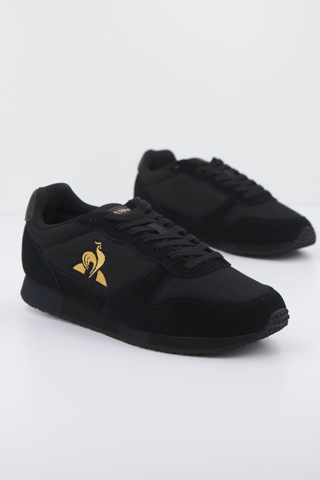LE COQ SPORTIF ALPHA METALLIC en color NEGRO (1)