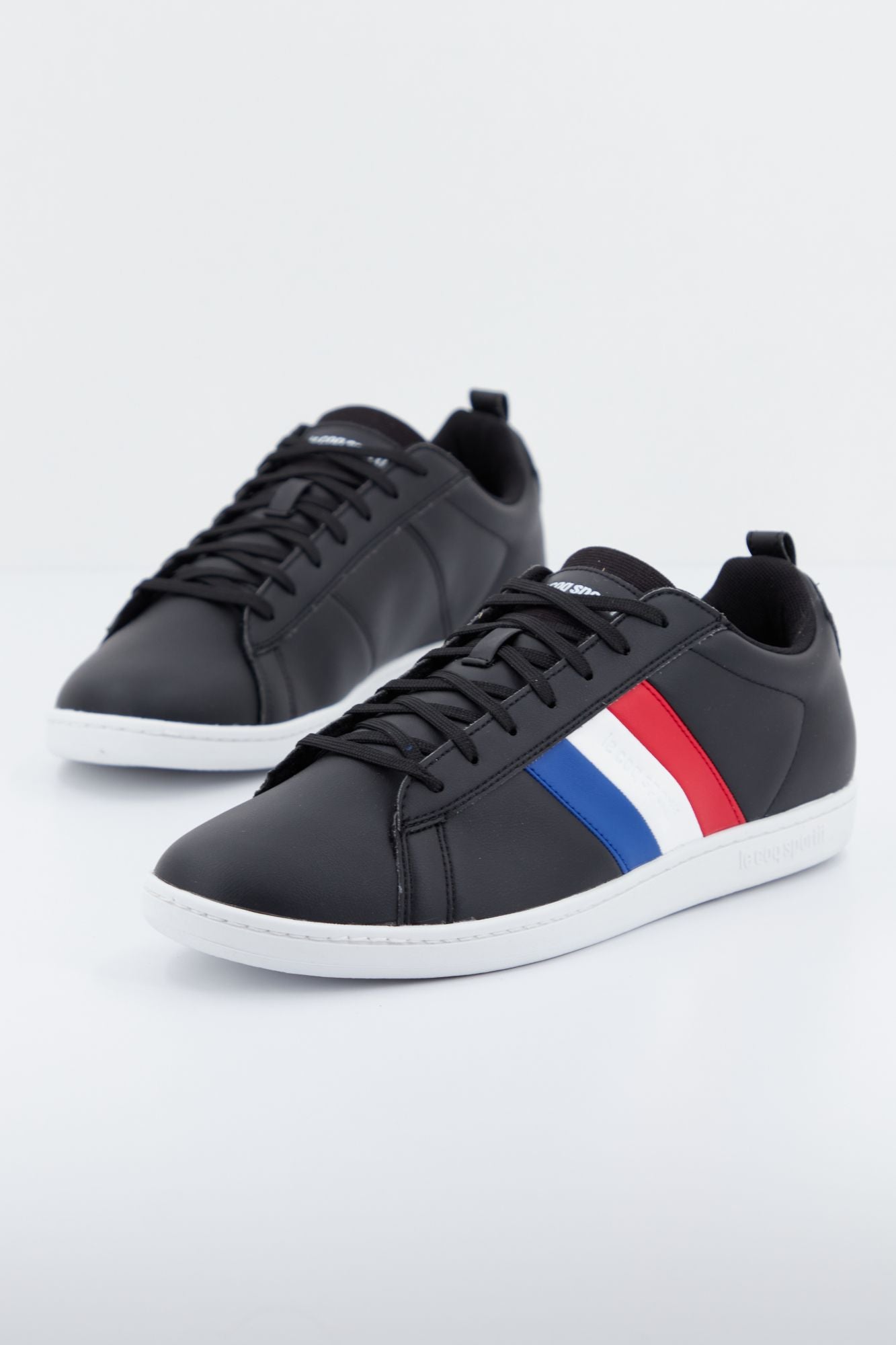 LE COQ SPORTIF COURTCLASSIC FLAG en color NEGRO (1)