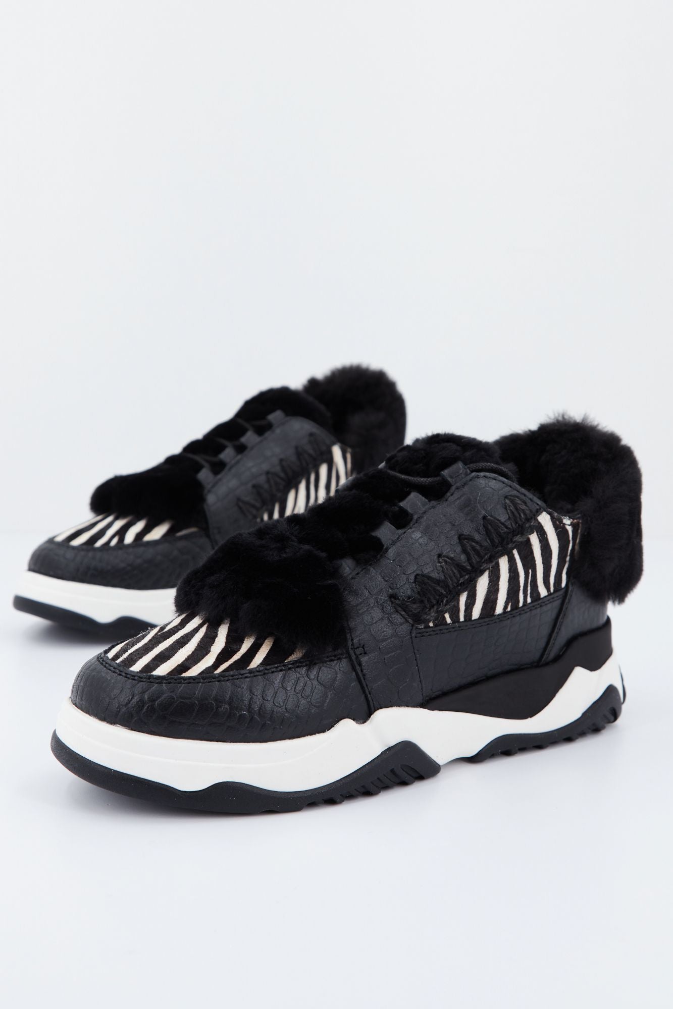 MOU ESKIMO LACE UP TRAINER  en color NEGRO (1)