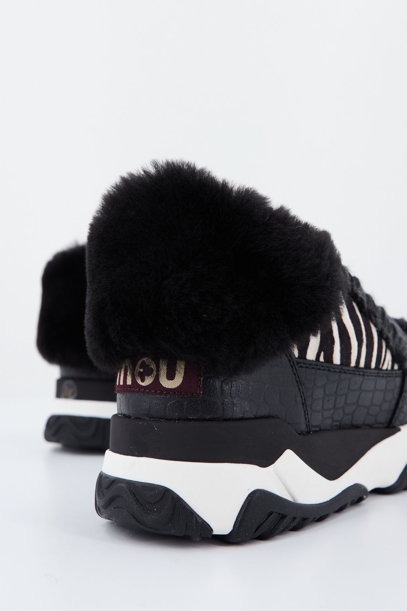 MOU ESKIMO LACE UP TRAINER  en color NEGRO (3)