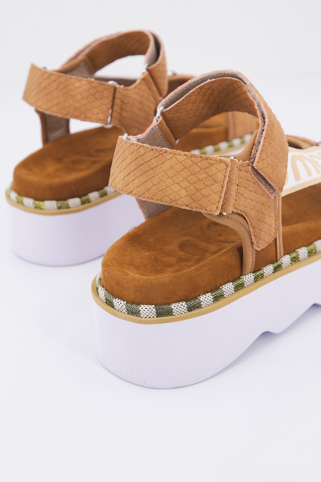 MOU NEW BIO SANDAL SIDE l en color MARRON (3)