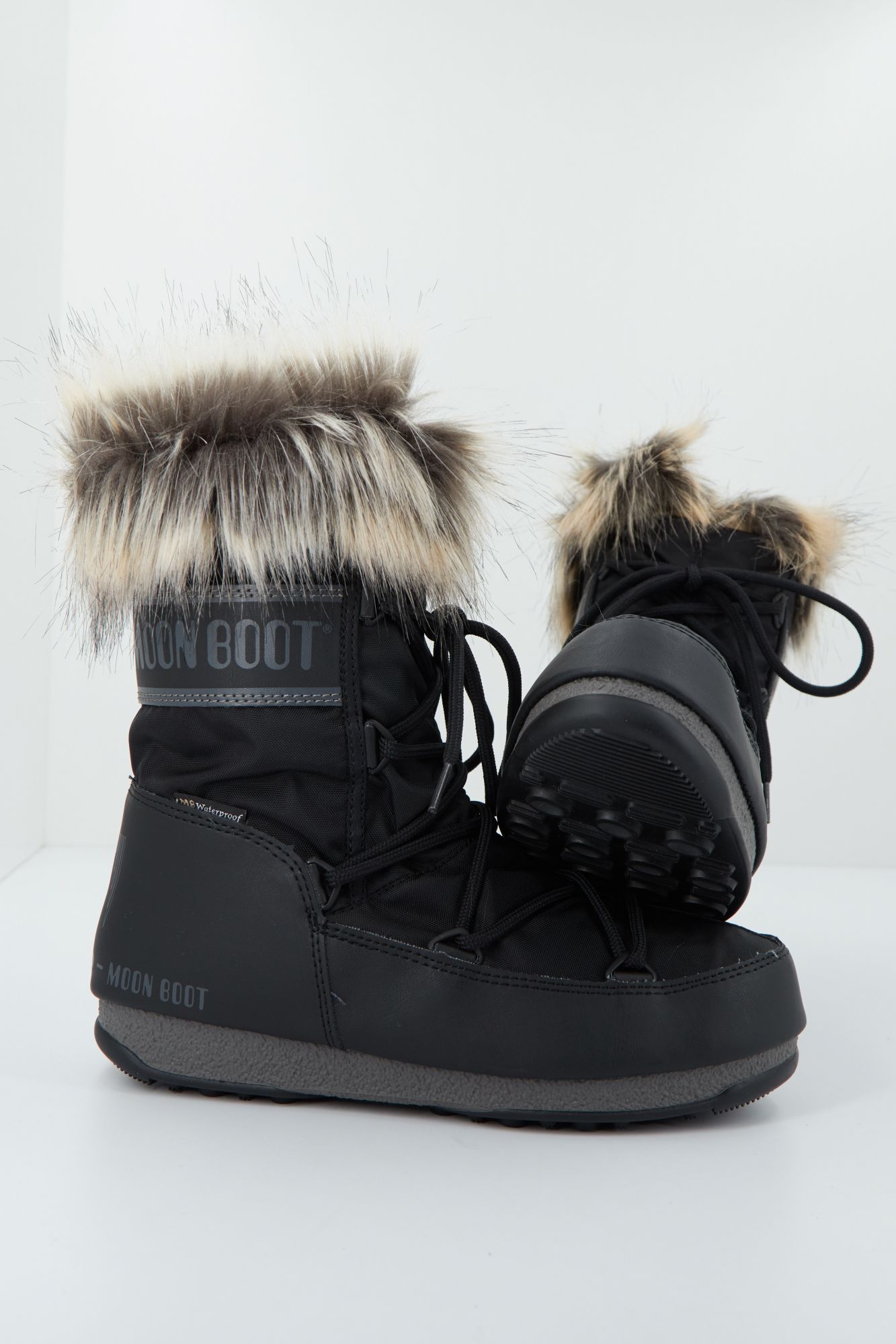 MOON BOOT 24008800 001 en color NEGRO (3)