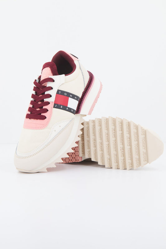 TOMMY JEANS CLEAT en color BEIS (1)