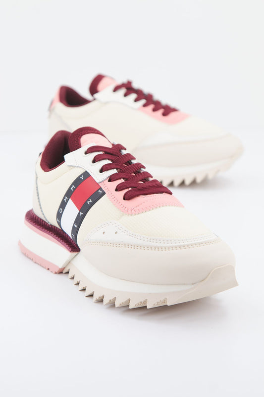 TOMMY JEANS CLEAT en color BEIS (2)