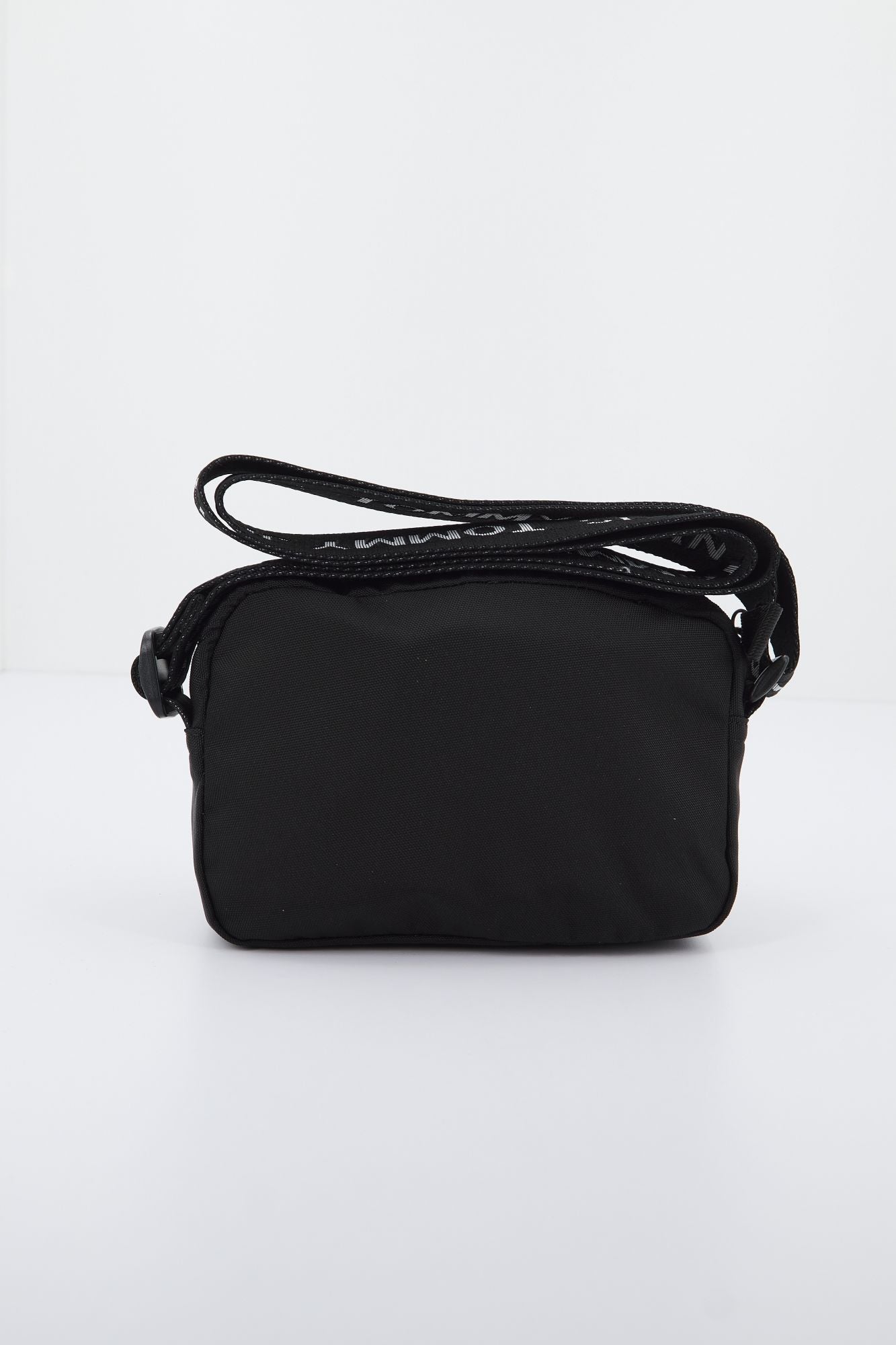TOMMY JEANS ESSENTIAL CROSSOVER en color NEGRO (4)