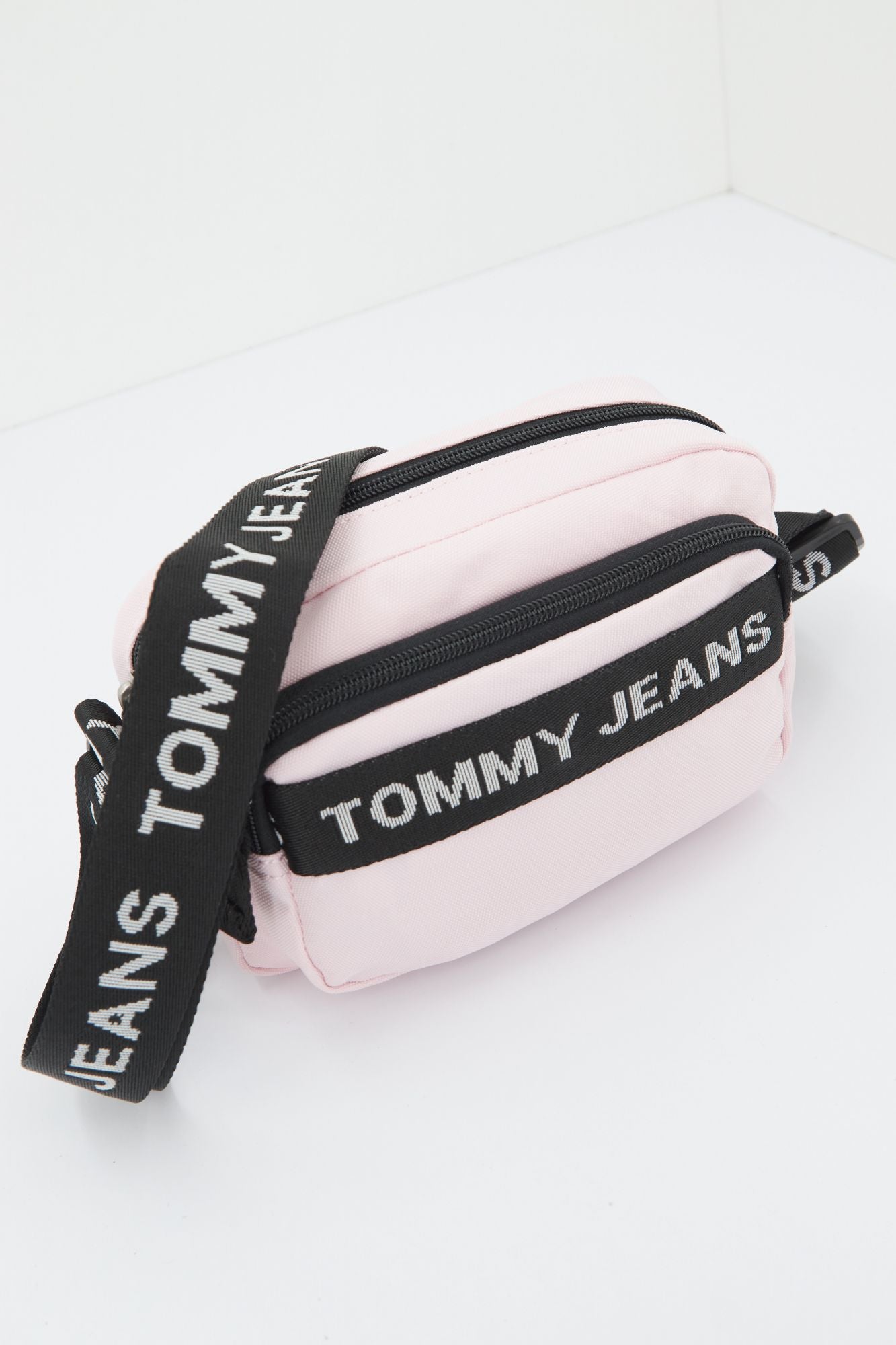 TOMMY JEANS ESSENTIAL CROSSOVER en color ROSA (3)