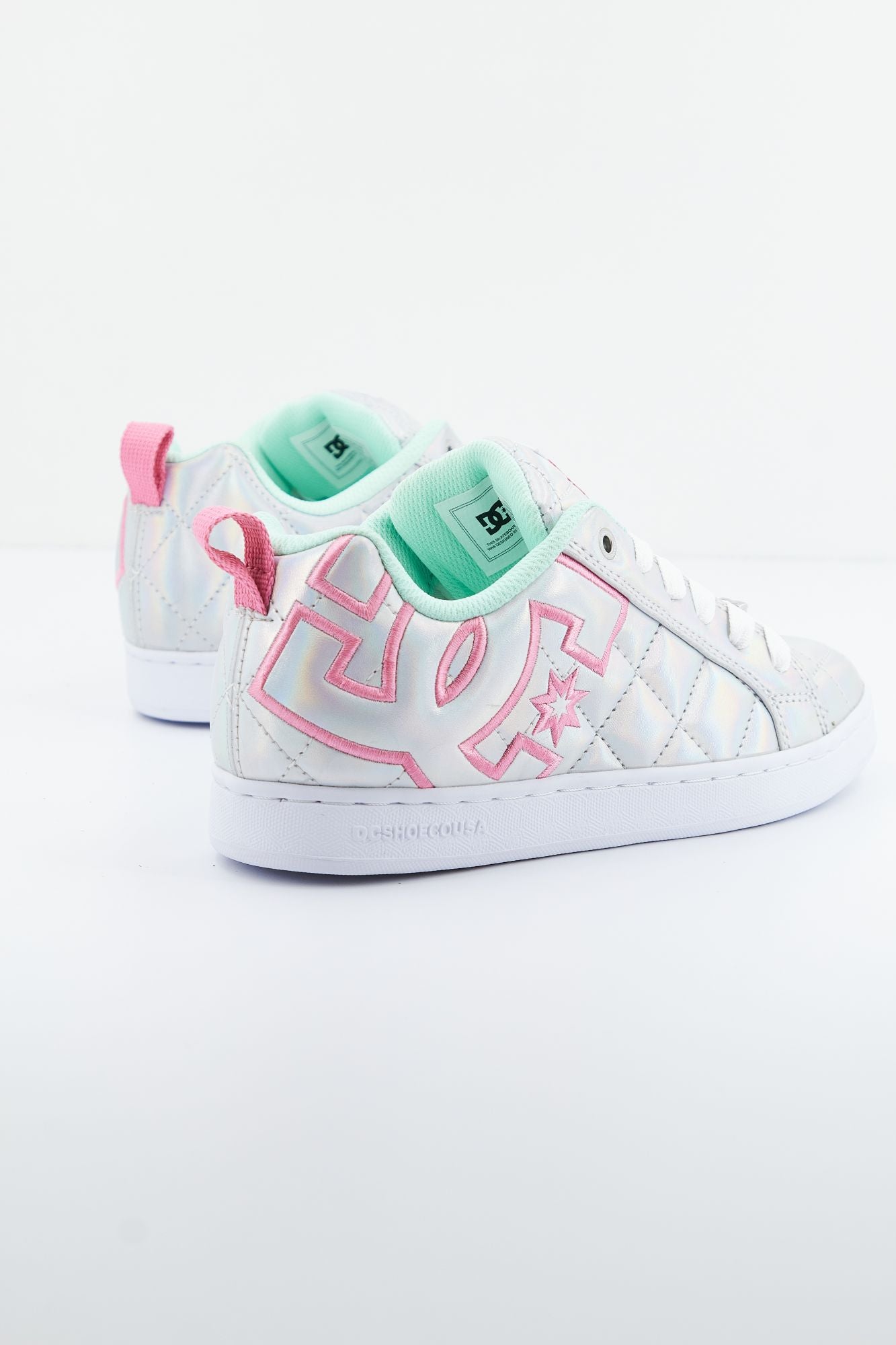 DC COURT GRAFFIK SE en color PLATA (2)