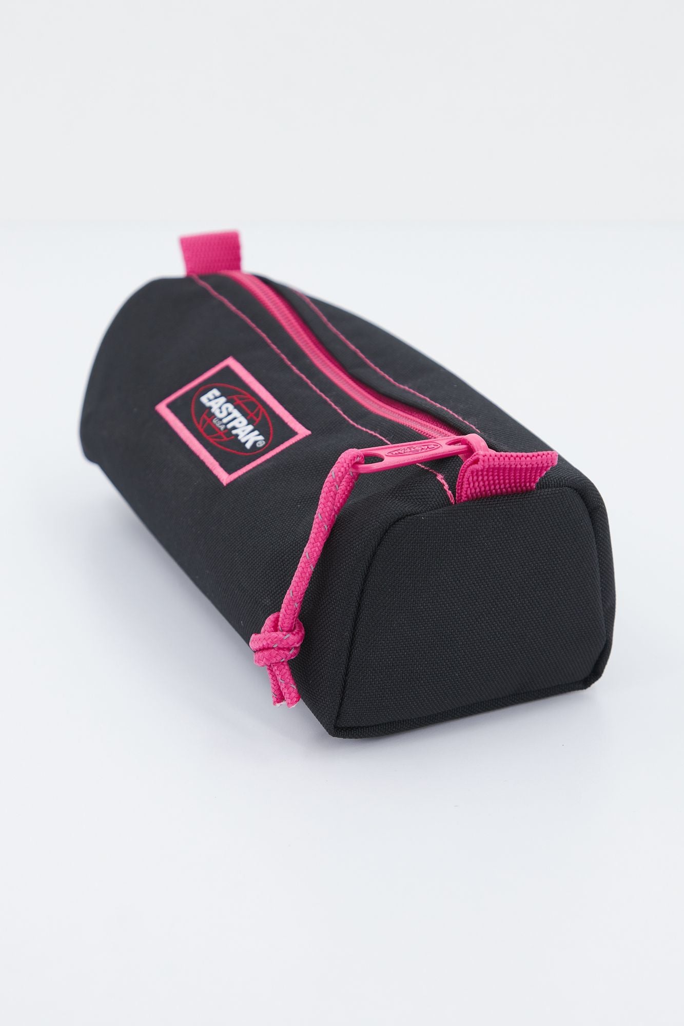 EASTPAK  BENCHMARK SINGLE en color NEGRO (3)