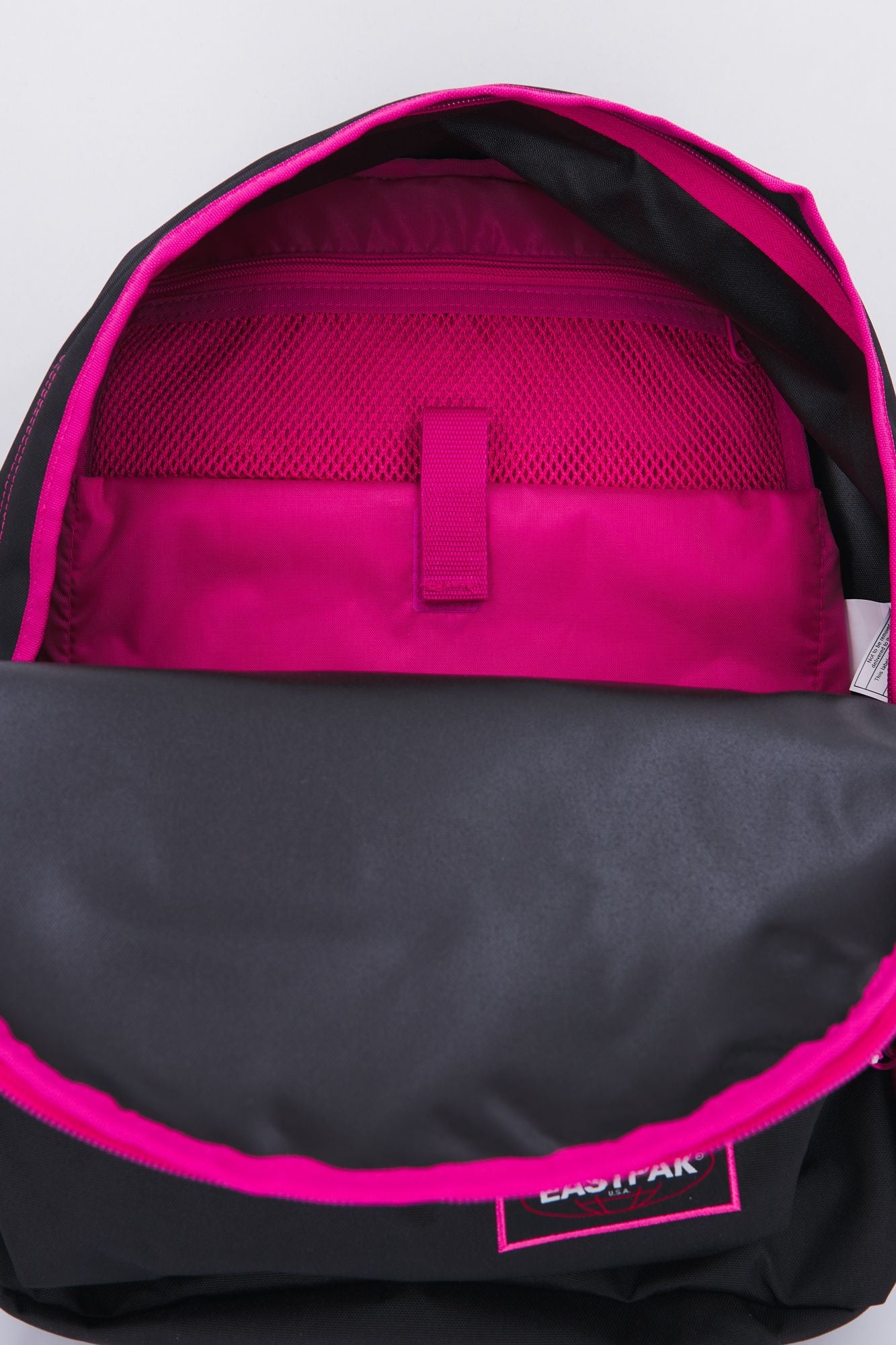 EASTPAK OUT OF OFFICE en color NEGRO (4)