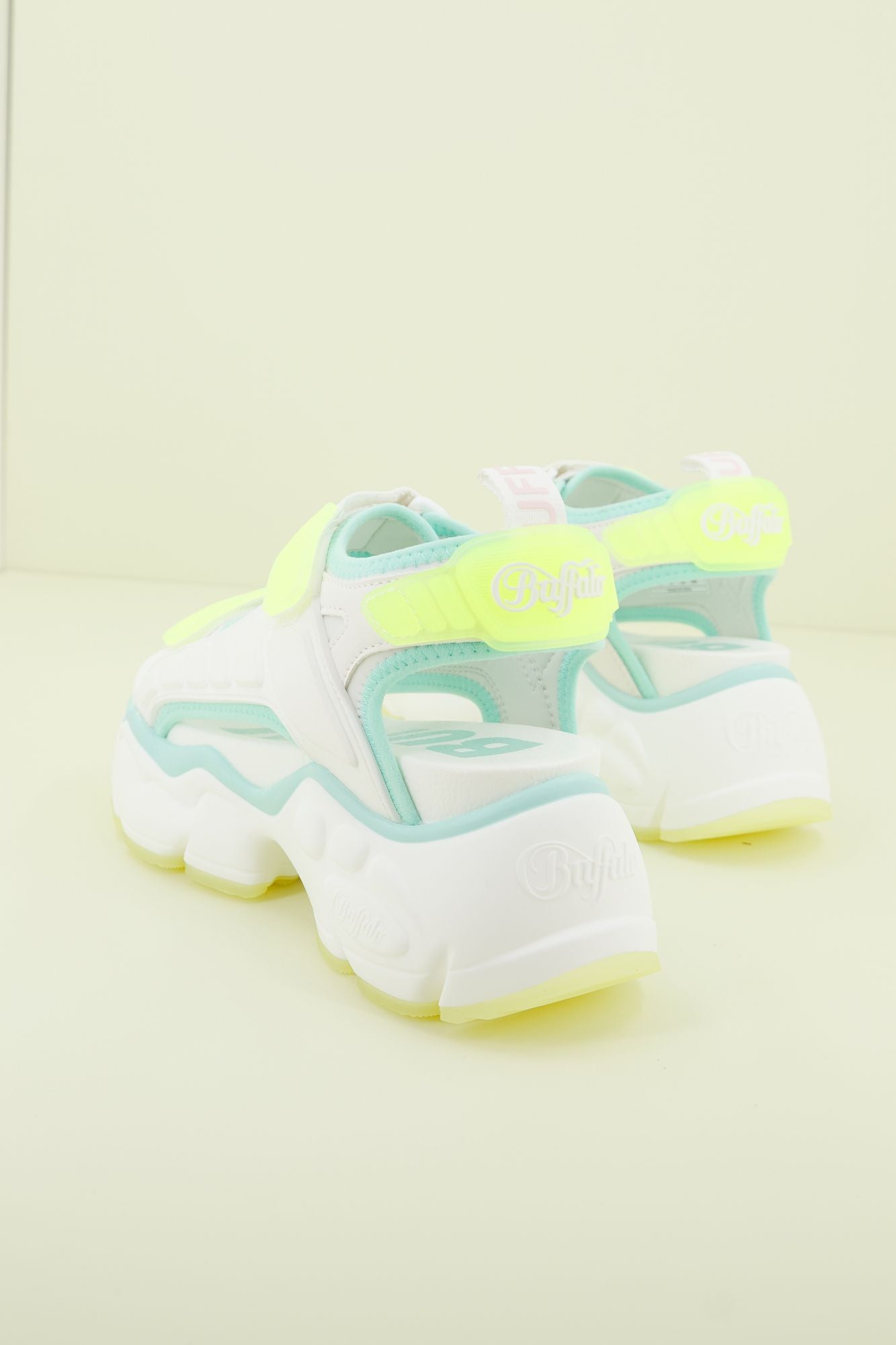 BUFFALO  BINARY TRACK en color BLANCO (3)