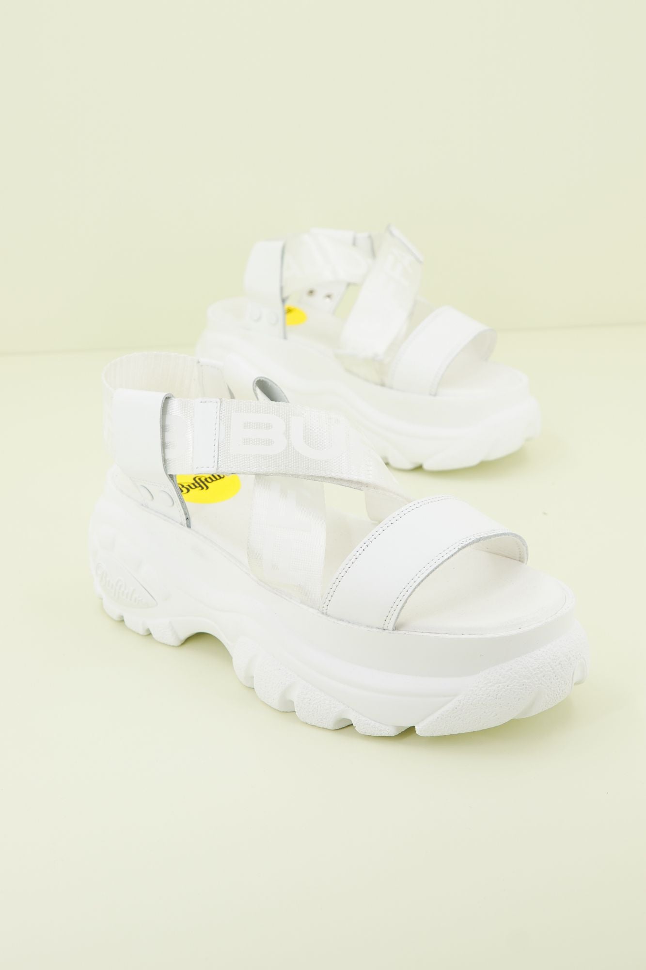 BUFFALO CLASSIC SND en color BLANCO (1)