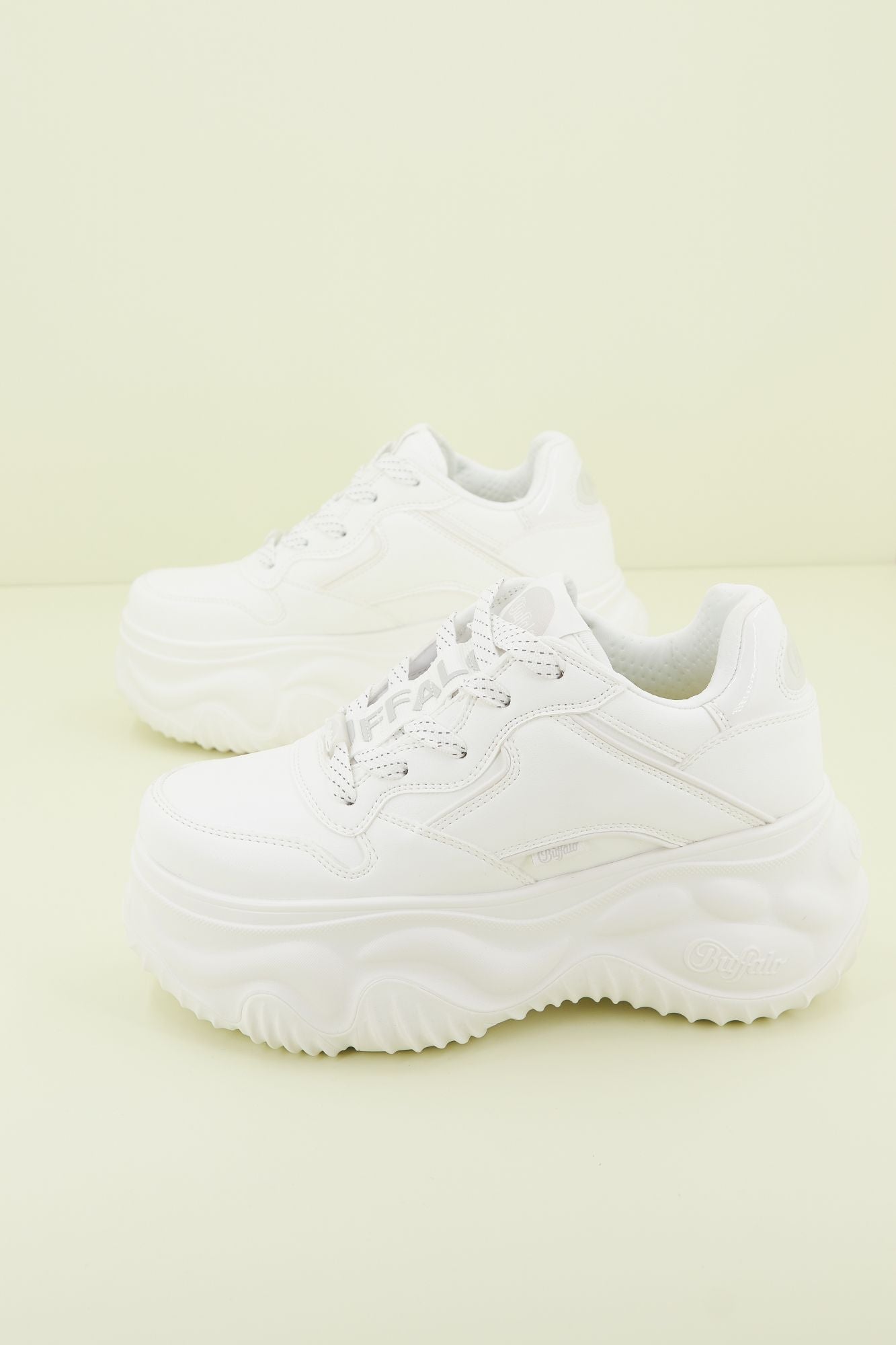 BUFFALO  FERAL en color BLANCO (2)