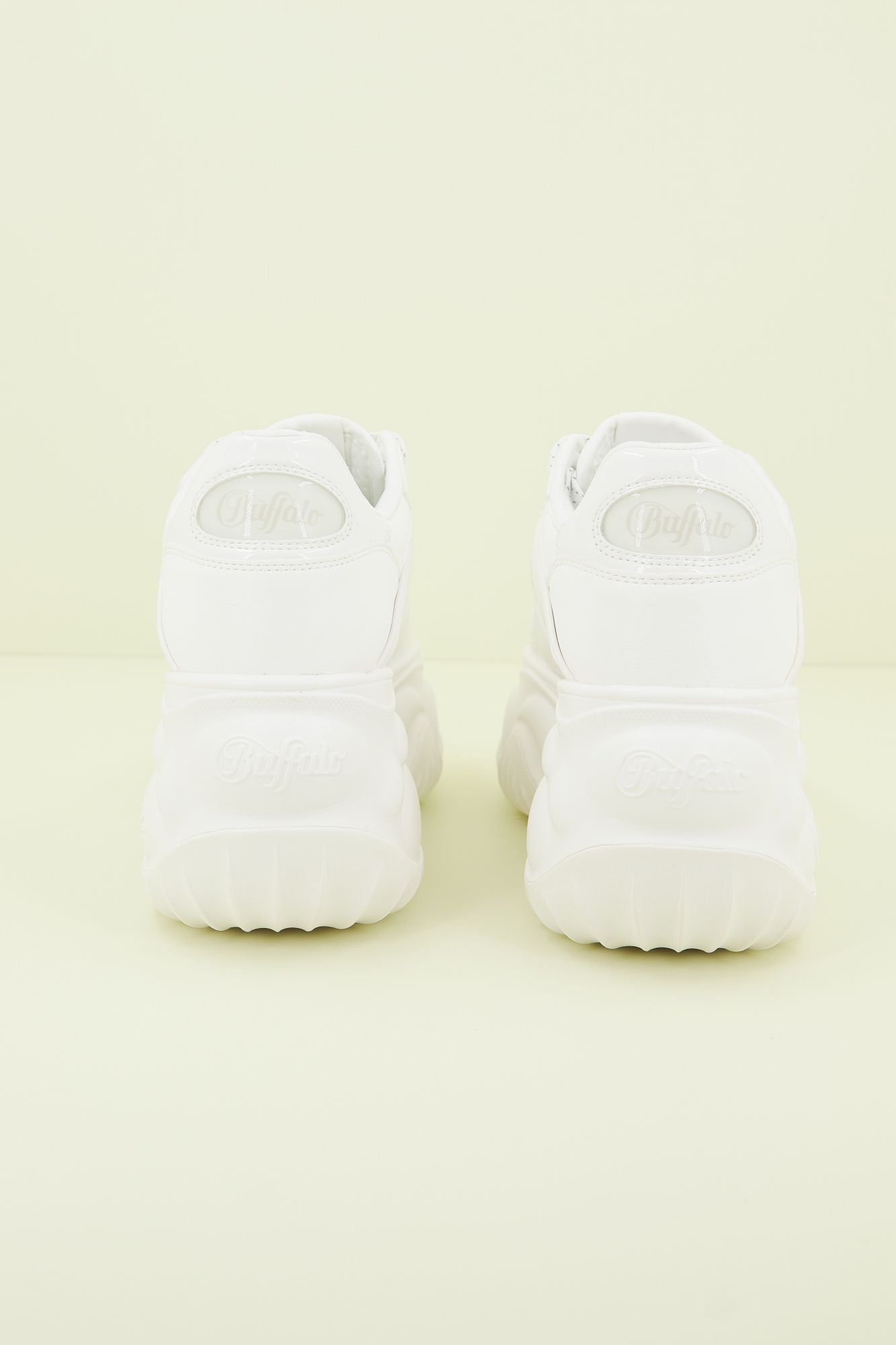 BUFFALO  FERAL en color BLANCO (3)