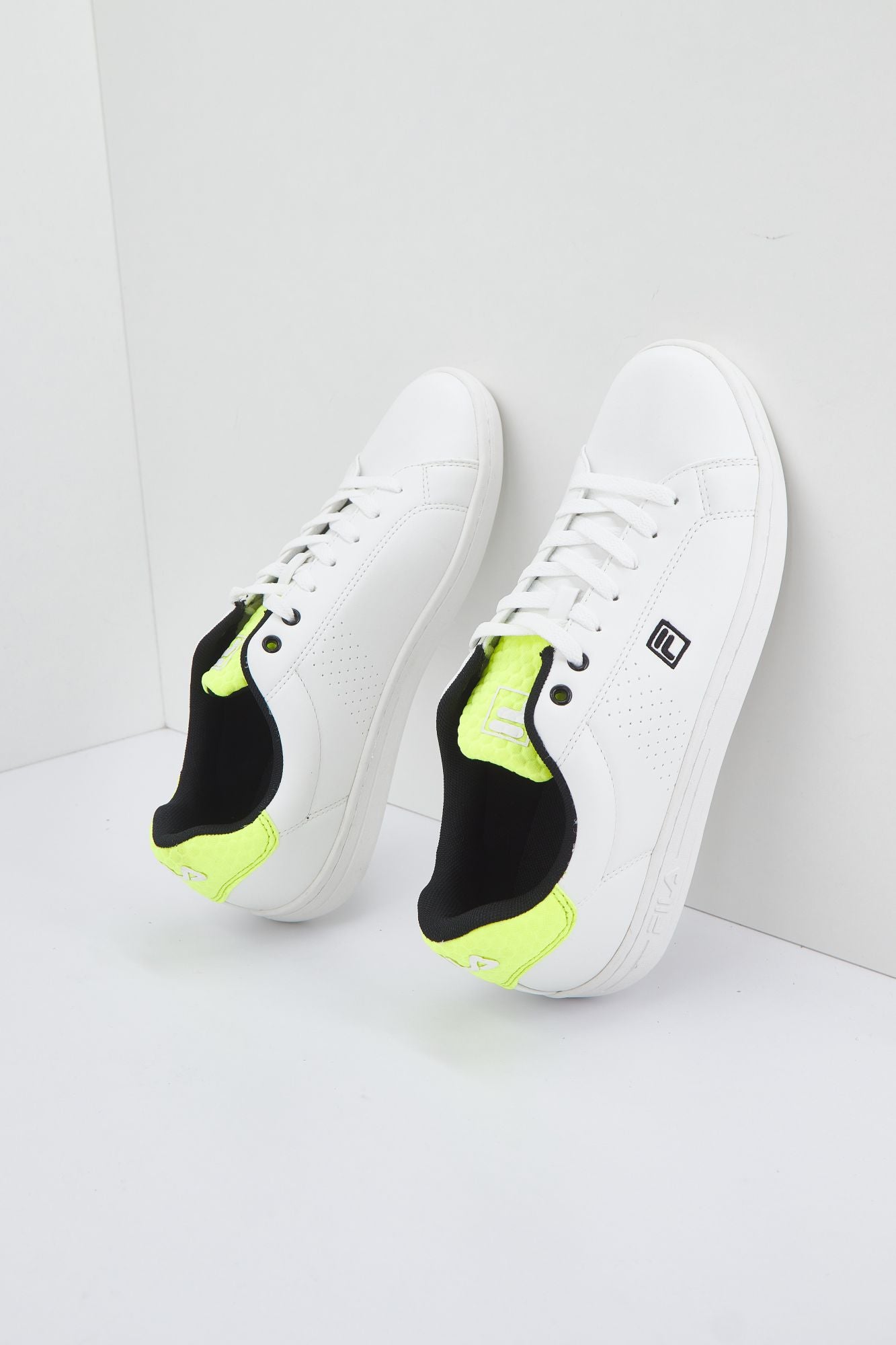 FILA CROSSCOURT 2 NT LOW en color BLANCO (1)