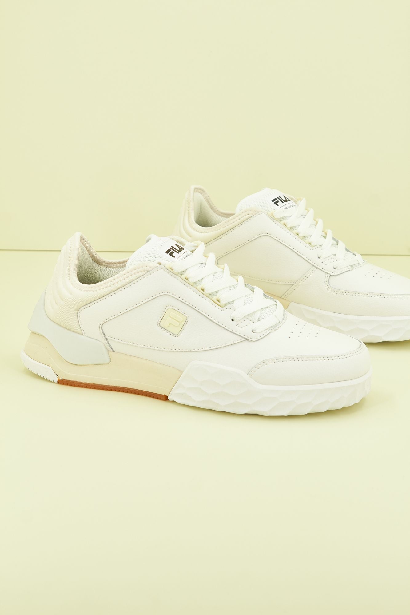 FILA MODERN T '23 en color BLANCO (1)