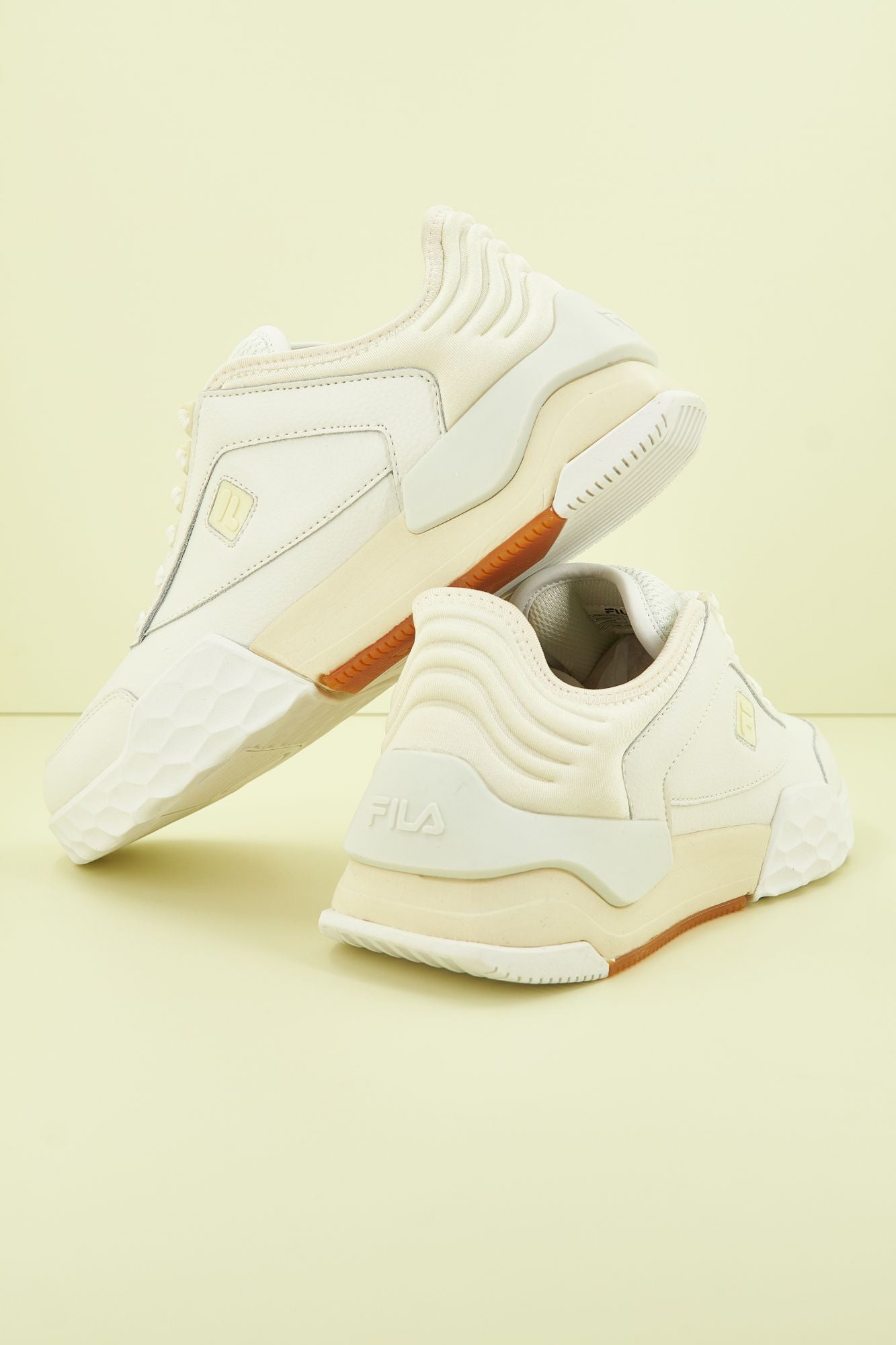 FILA MODERN T '23 en color BLANCO (4)