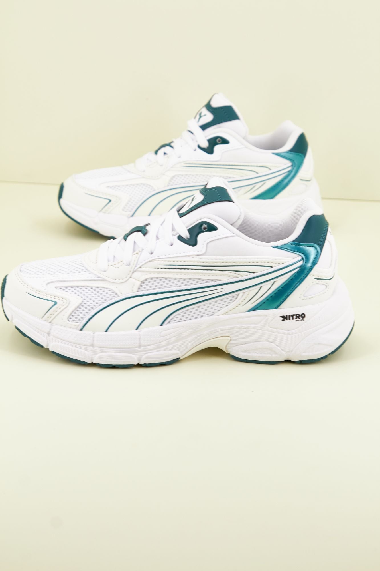 PUMA TEVERIS NITRO METALLIC en color BLANCO (2)